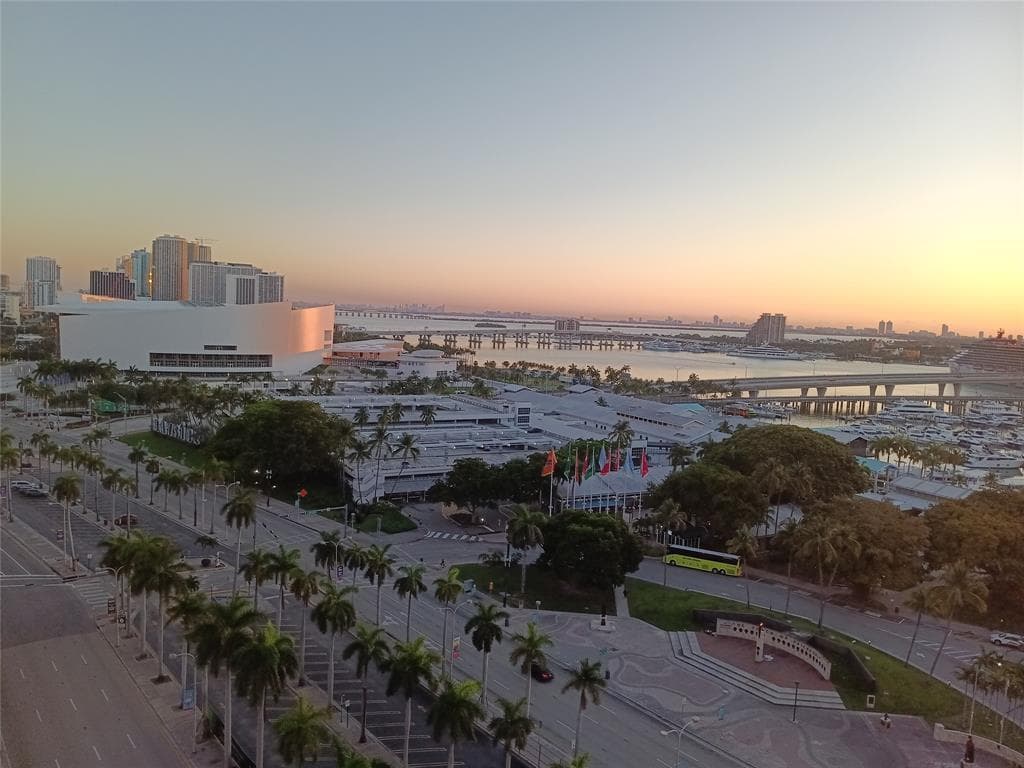 253 2nd #221 Miami FL 33132 — thumbnail 27 of 31