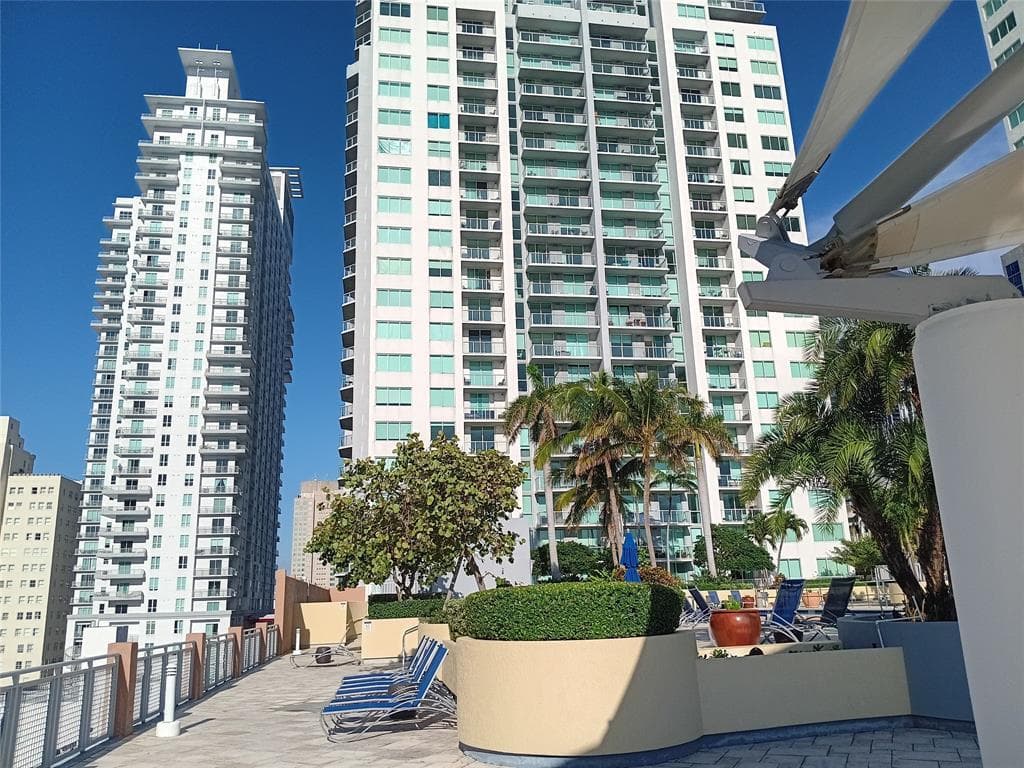 253 2nd #221 Miami FL 33132 — thumbnail 30 of 31