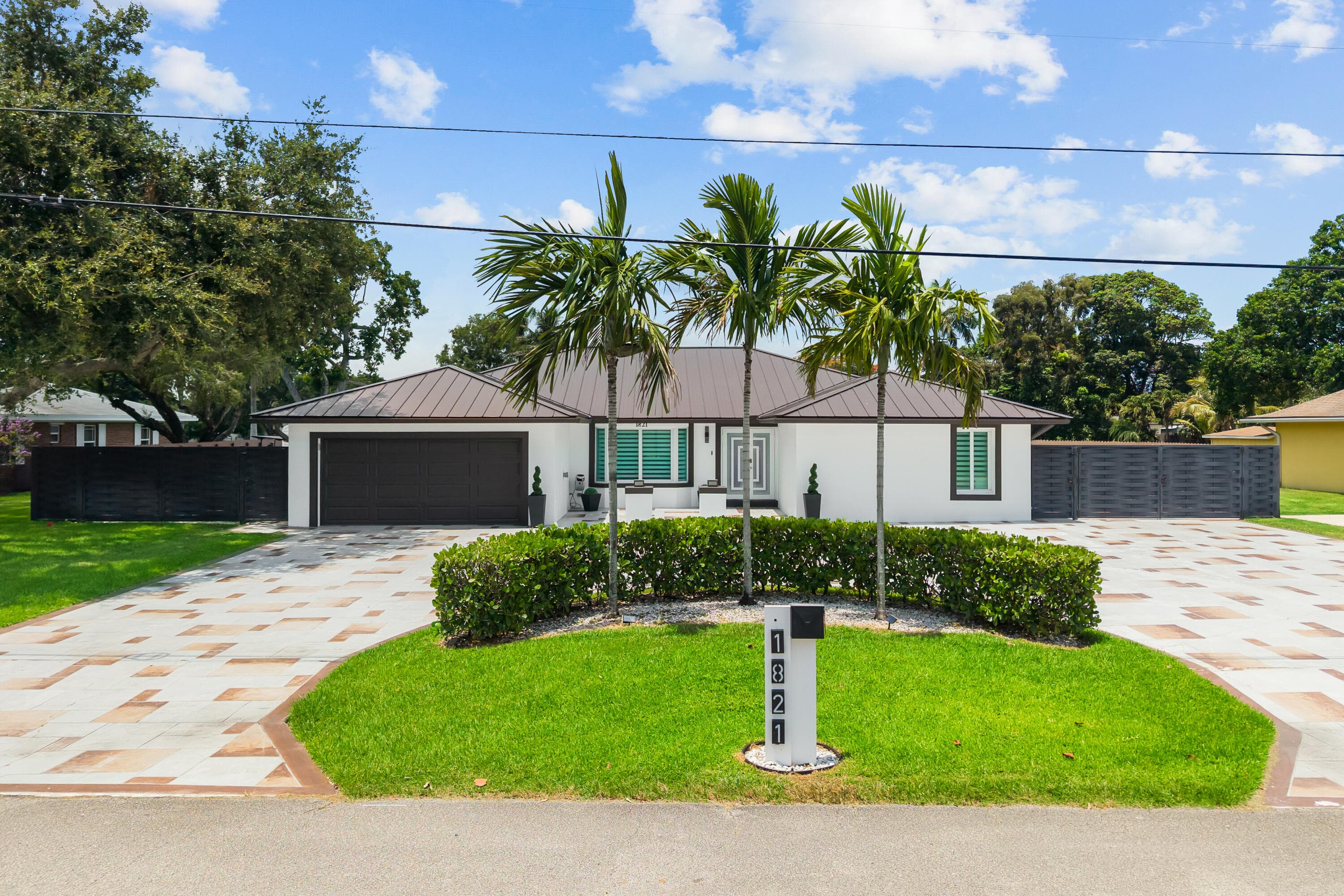 1821 Carissa Lake Clarke Shores FL 33406 — thumbnail 4 of 53