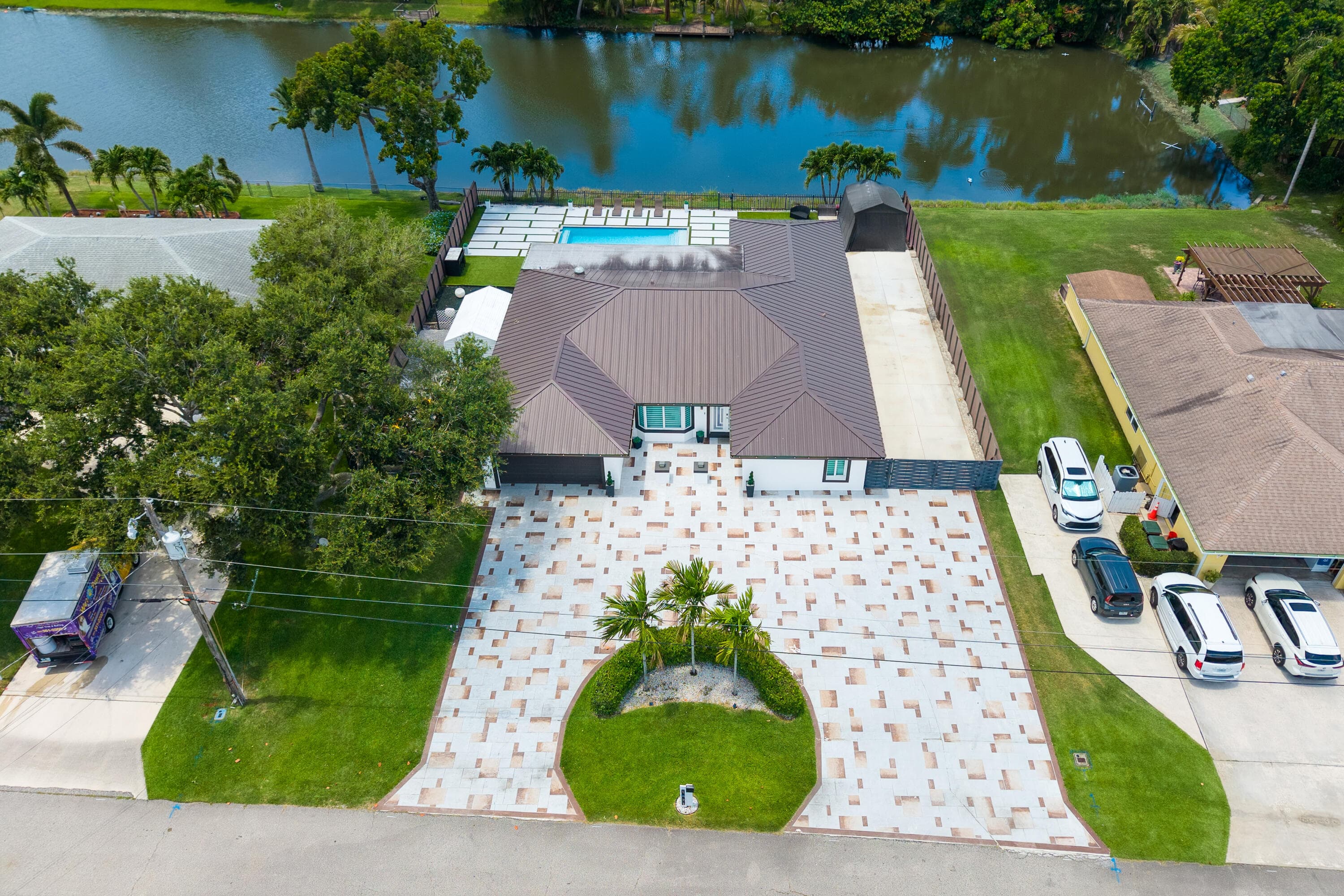 1821 Carissa Lake Clarke Shores FL 33406 — thumbnail 6 of 53