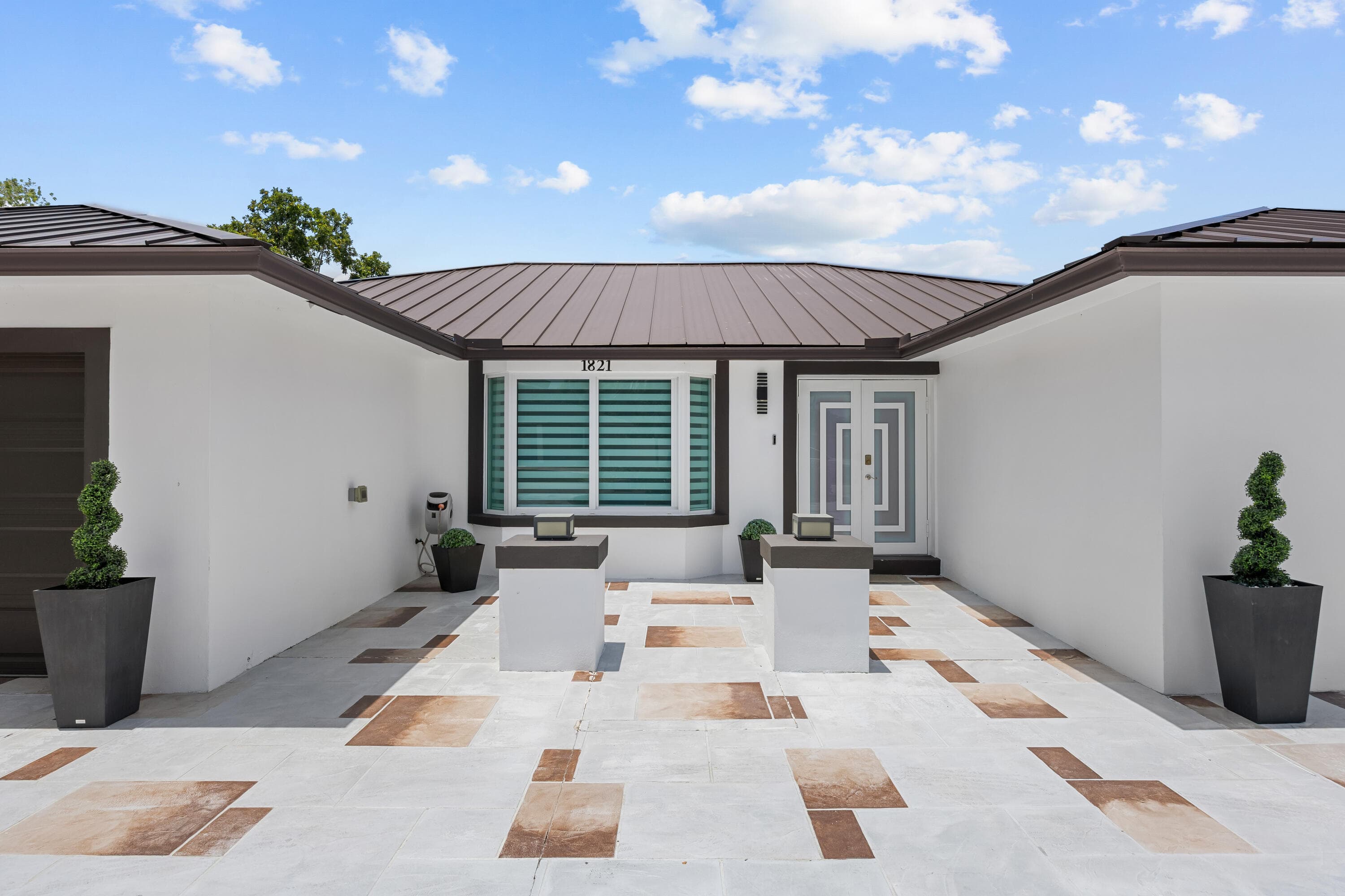 1821 Carissa Lake Clarke Shores FL 33406 — thumbnail 5 of 53