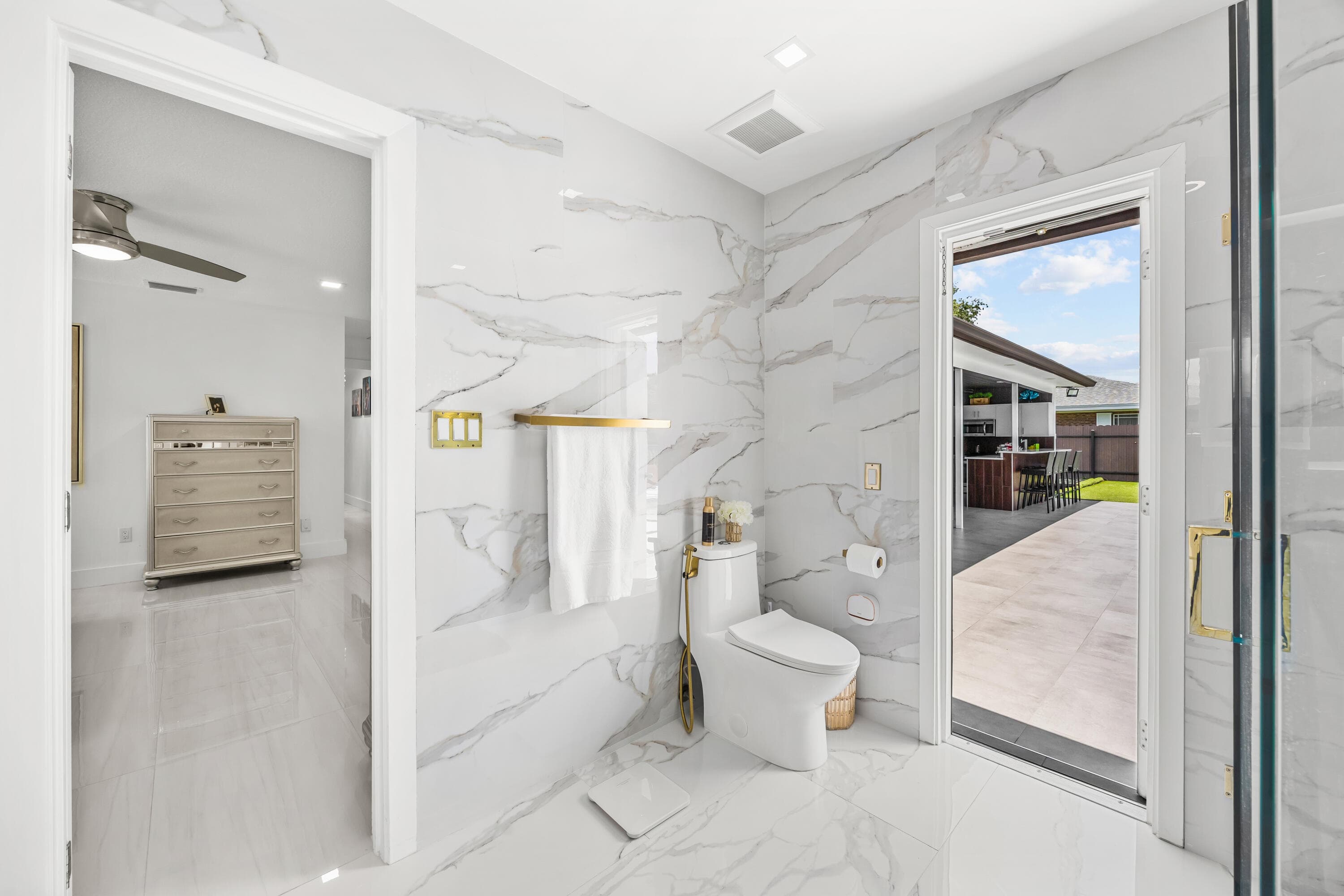 1821 Carissa Lake Clarke Shores FL 33406 — thumbnail 30 of 53