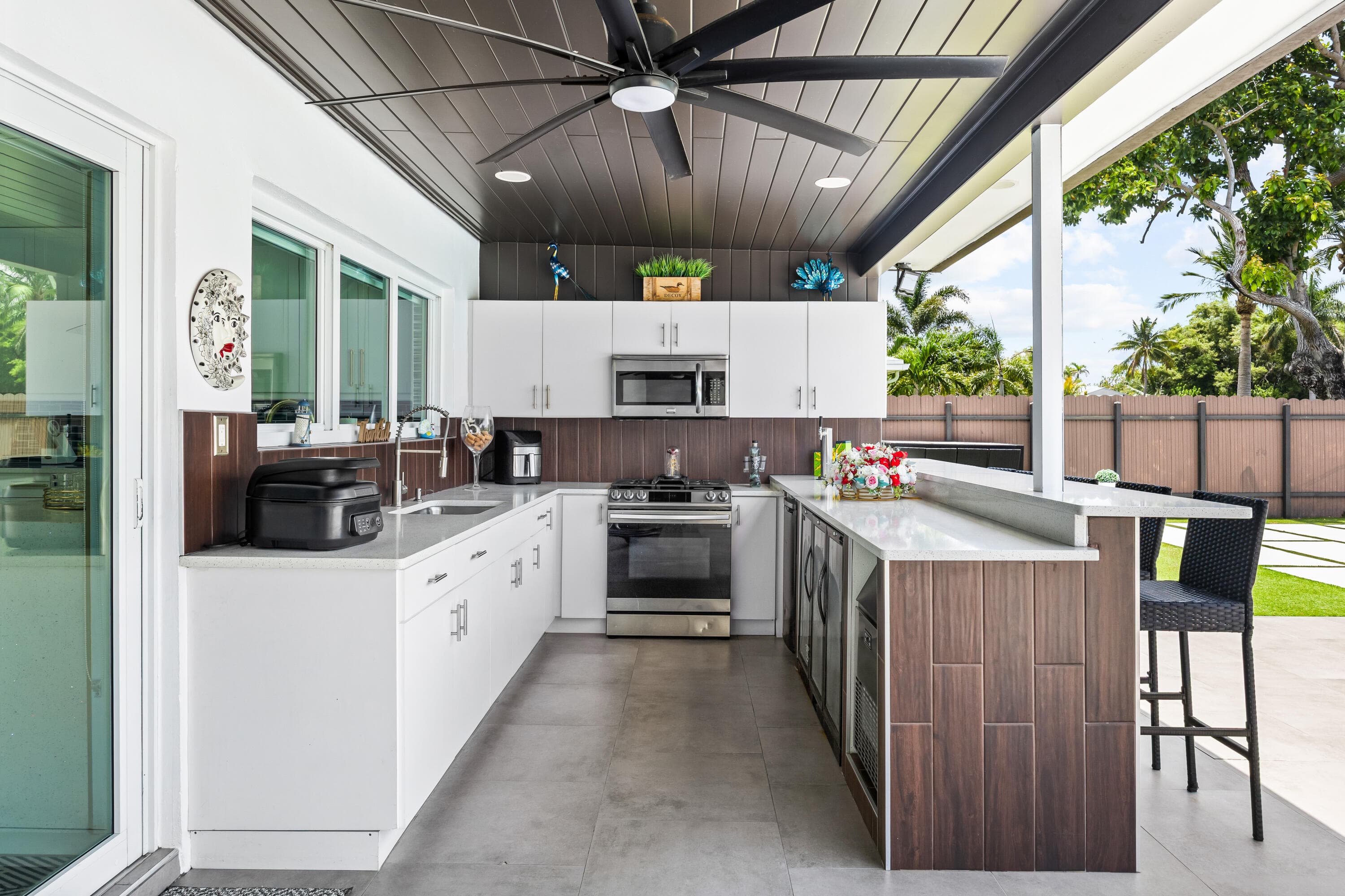 1821 Carissa Lake Clarke Shores FL 33406 — thumbnail 41 of 53