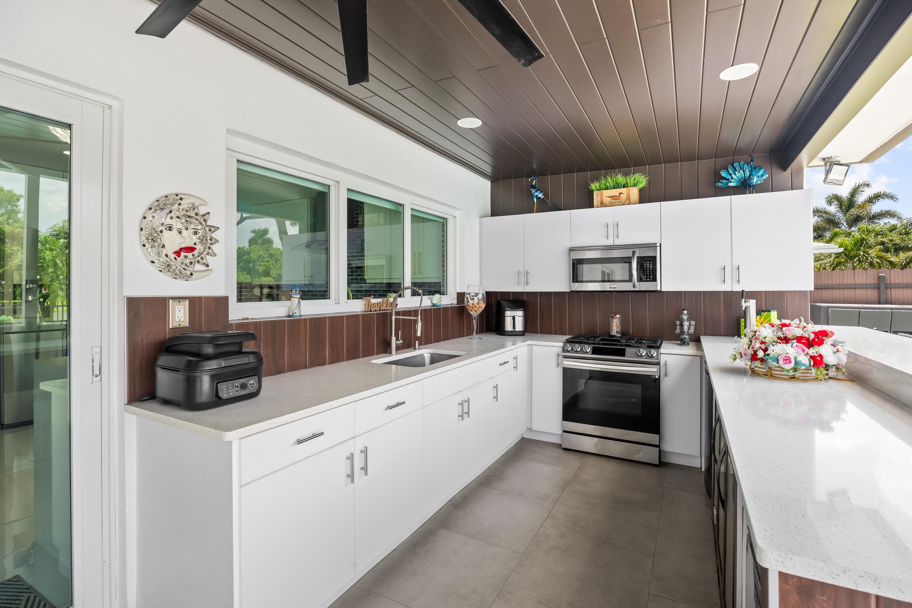 1821 Carissa Lake Clarke Shores FL 33406 — thumbnail 43 of 53