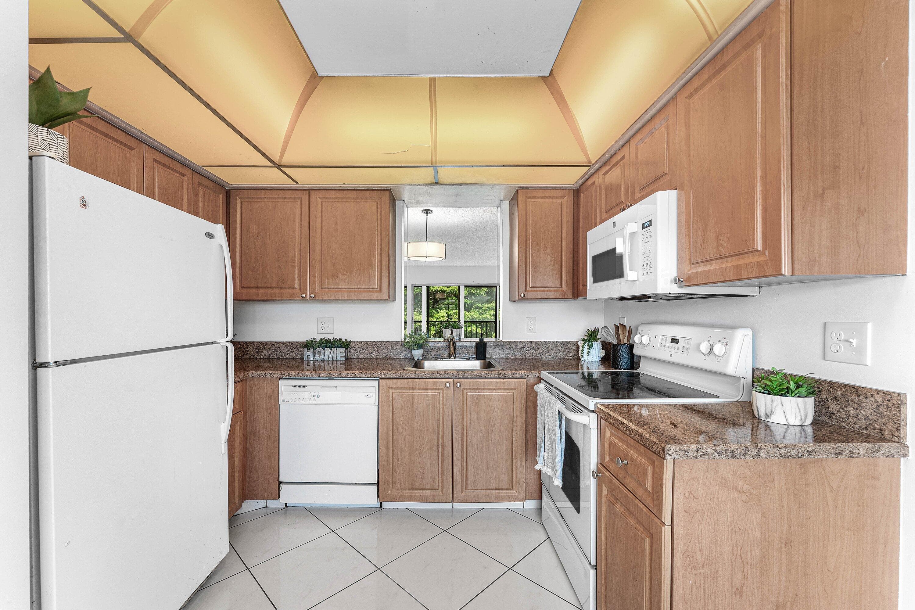 7301 Amberly #402 Delray Beach FL 33446 — thumbnail 24 of 70