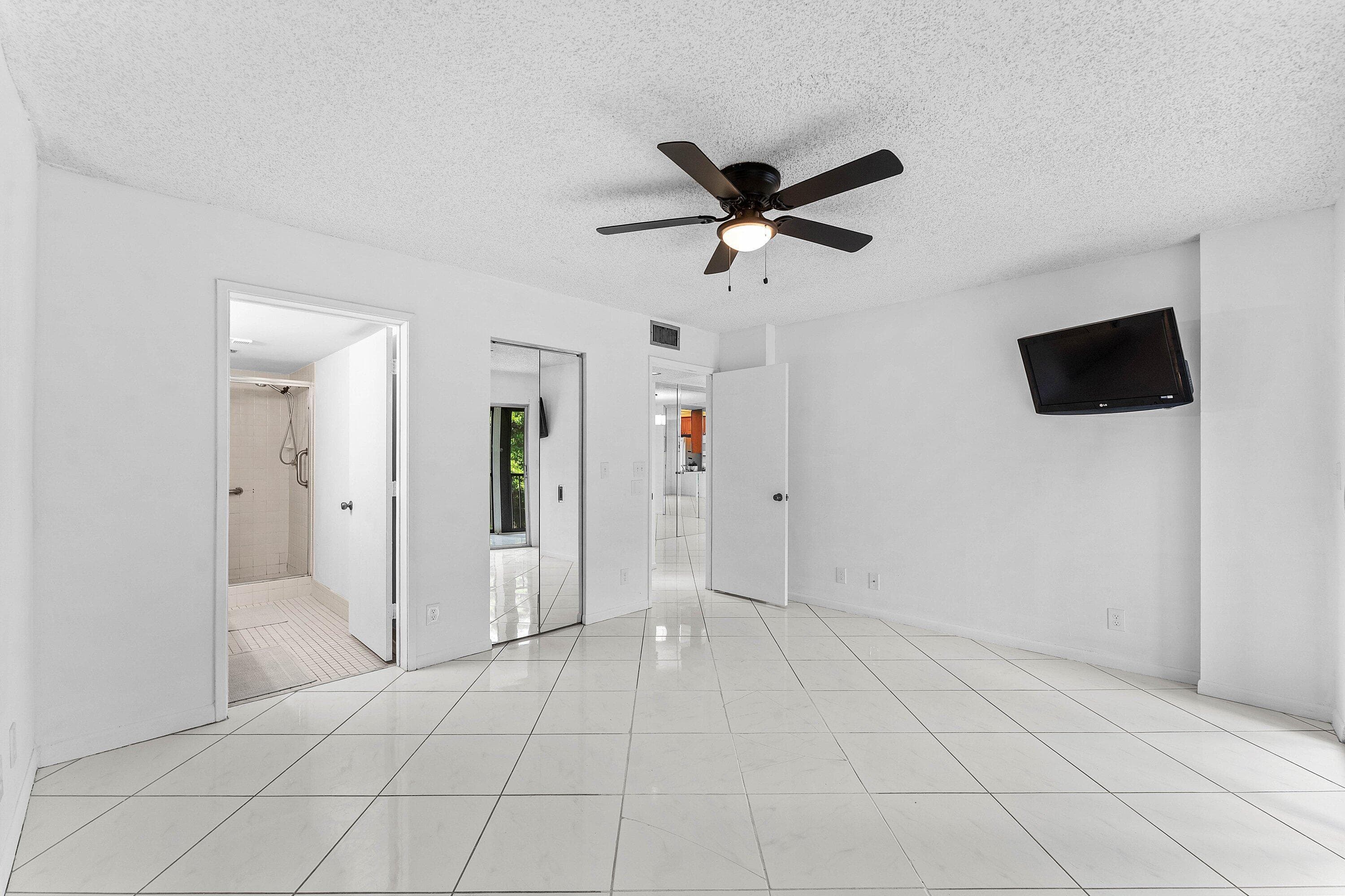 7301 Amberly #402 Delray Beach FL 33446 — thumbnail 28 of 70