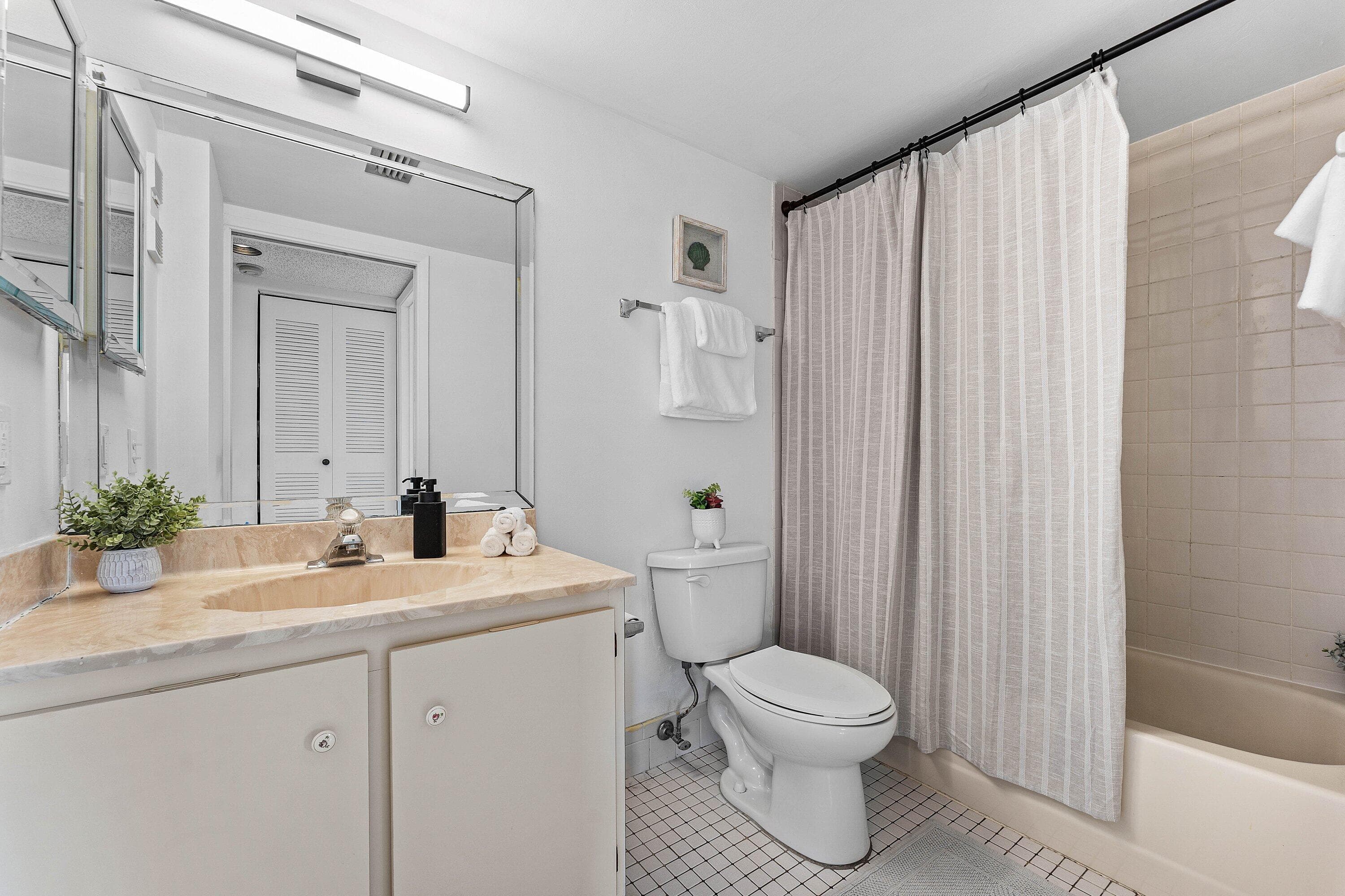 7301 Amberly #402 Delray Beach FL 33446 — thumbnail 35 of 70