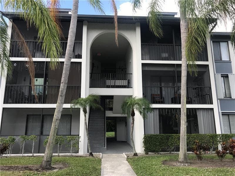 1009 Green Pine #G1 West Palm Beach FL 33409 — photo 1
