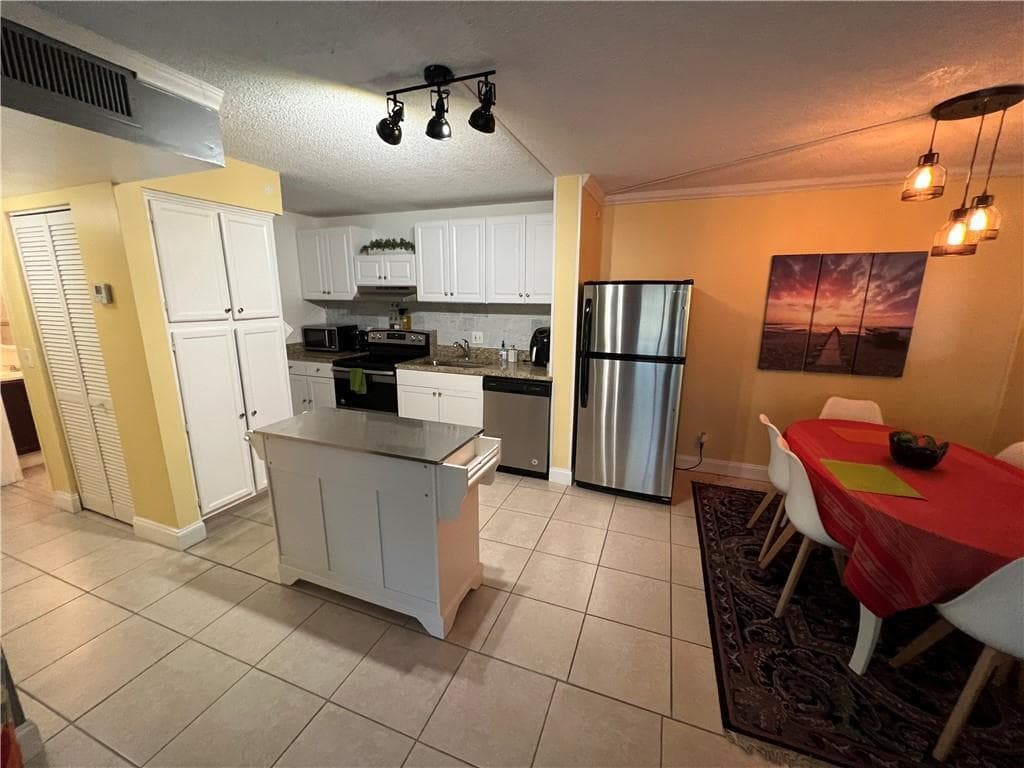 1009 Green Pine #G1 West Palm Beach FL 33409 — thumbnail 14 of 26