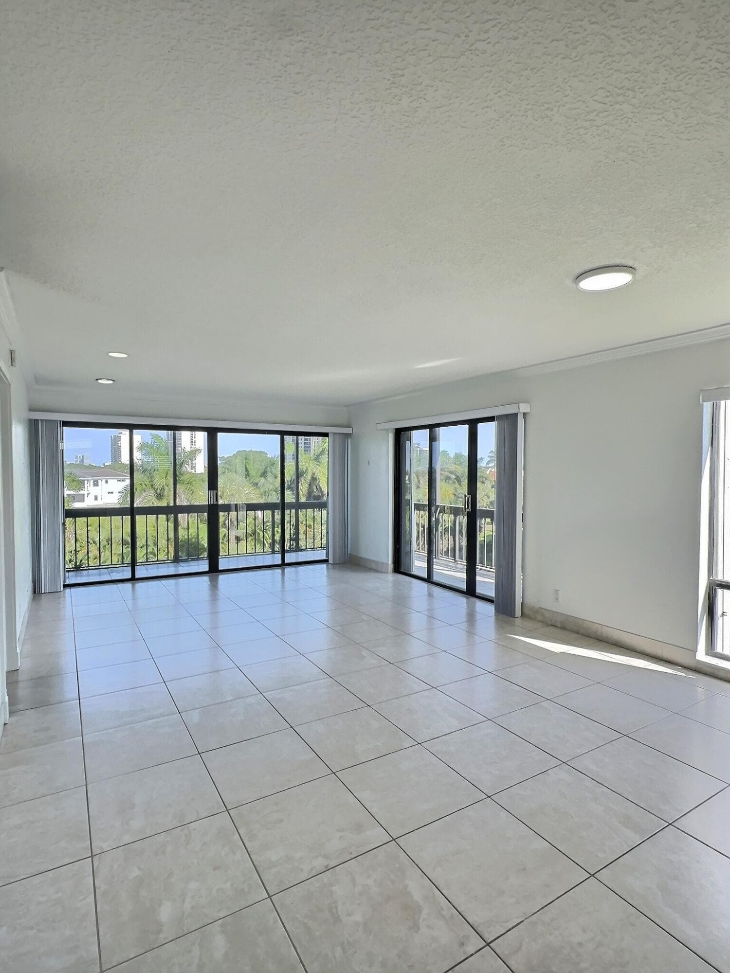 3050 Presidential #407 West Palm Beach FL 33401 — thumbnail 4 of 31