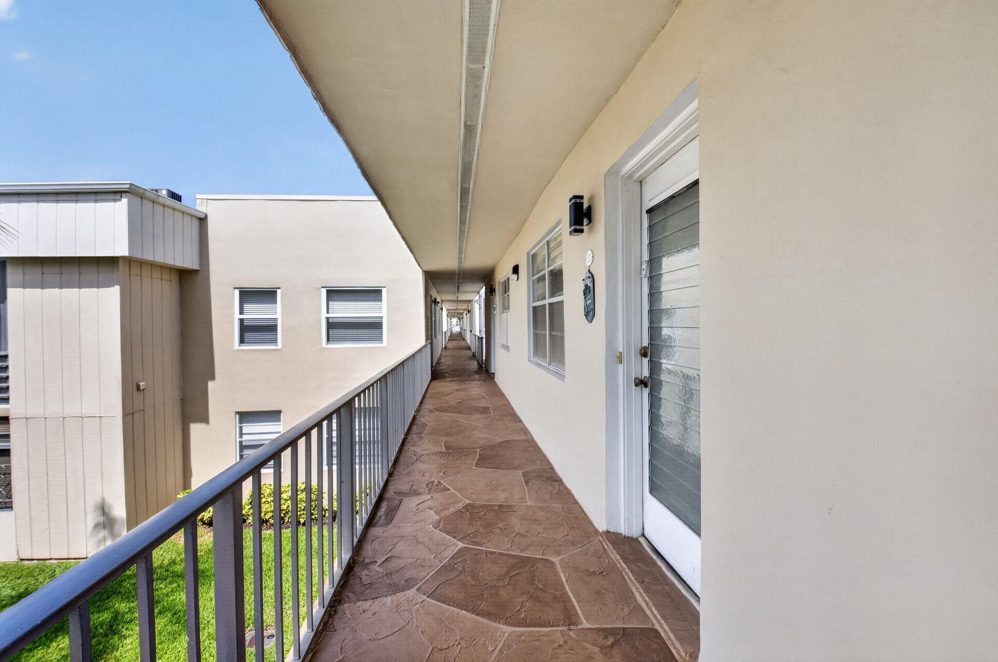 323 Capri G #323 Delray Beach FL 33484 — thumbnail 24 of 39