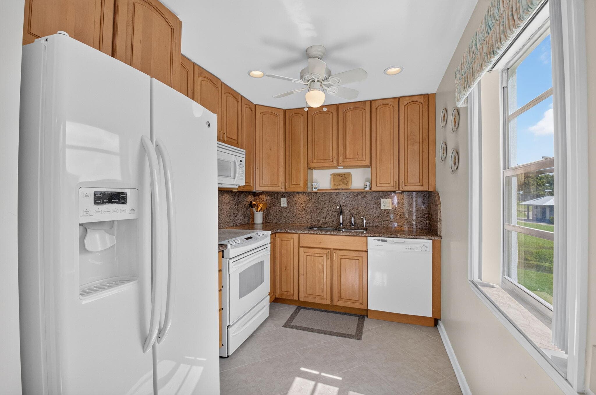 323 Capri G #323 Delray Beach FL 33484 — thumbnail 10 of 39