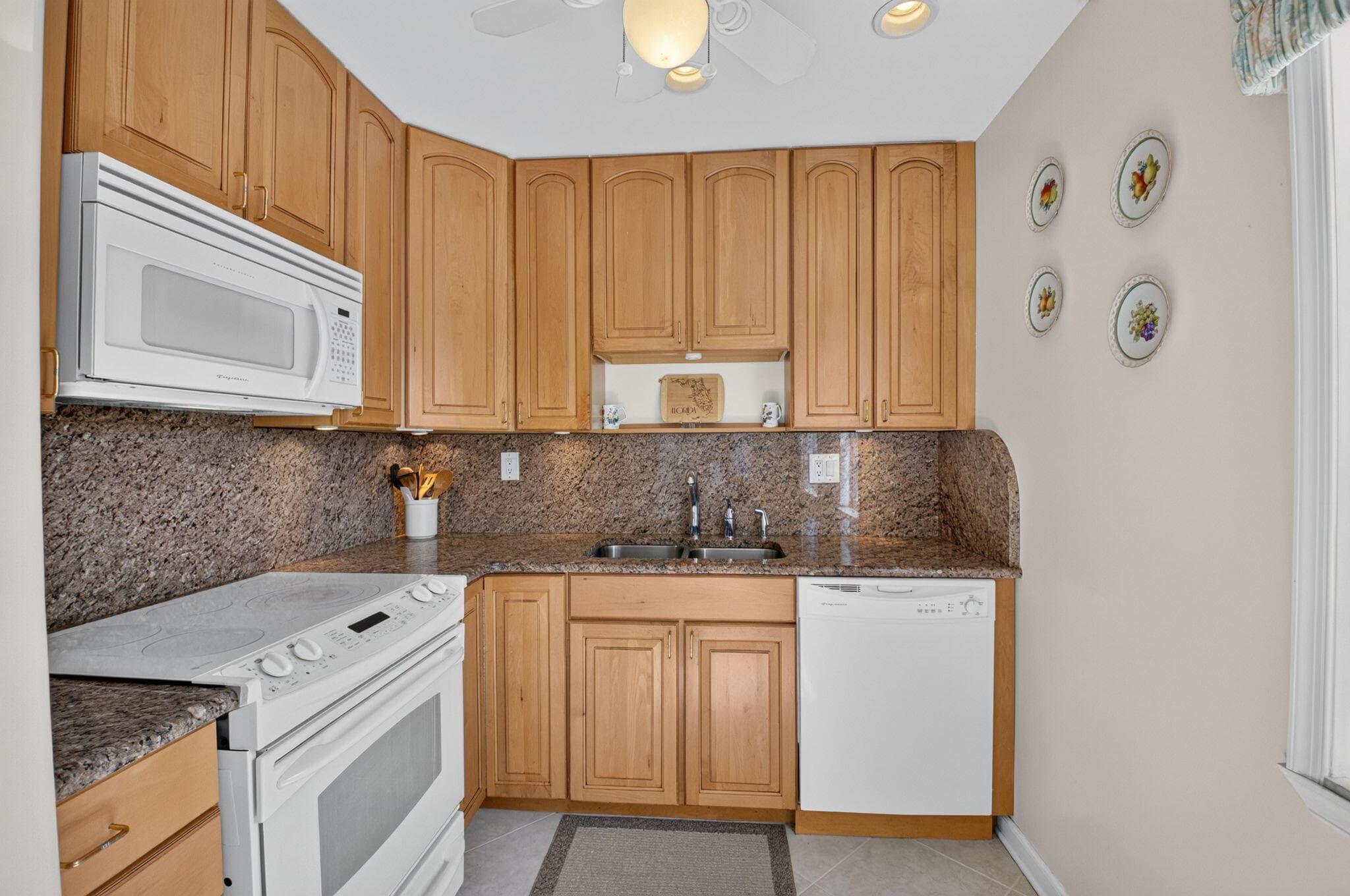 323 Capri G #323 Delray Beach FL 33484 — thumbnail 9 of 39