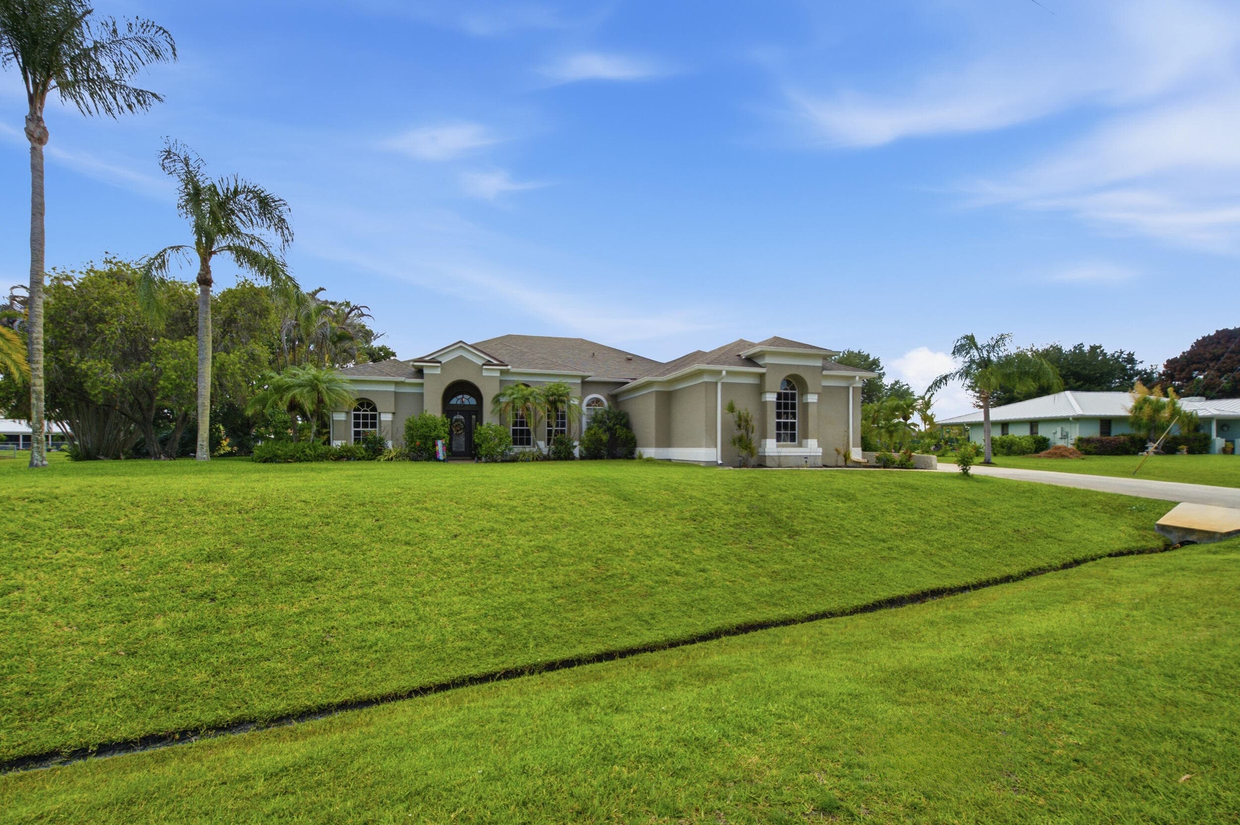 2598 Hamden Port St. Lucie FL 34952 — thumbnail 3 of 52