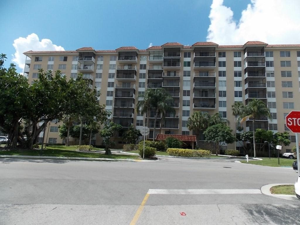 4174 Inverrary #702 Lauderhill FL 33319 — photo 1