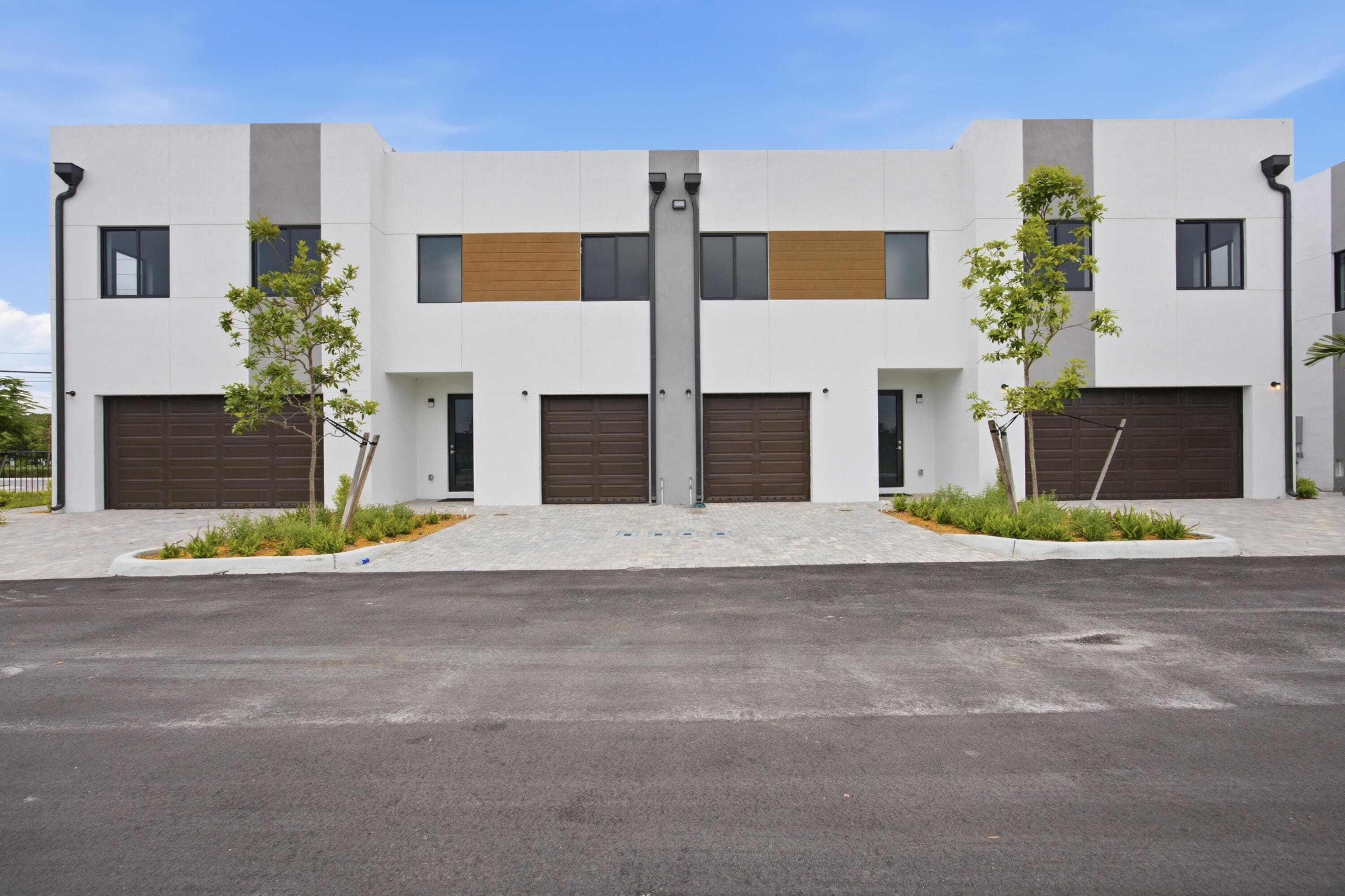 1546 1st Pompano Beach FL 33060 — photo 1