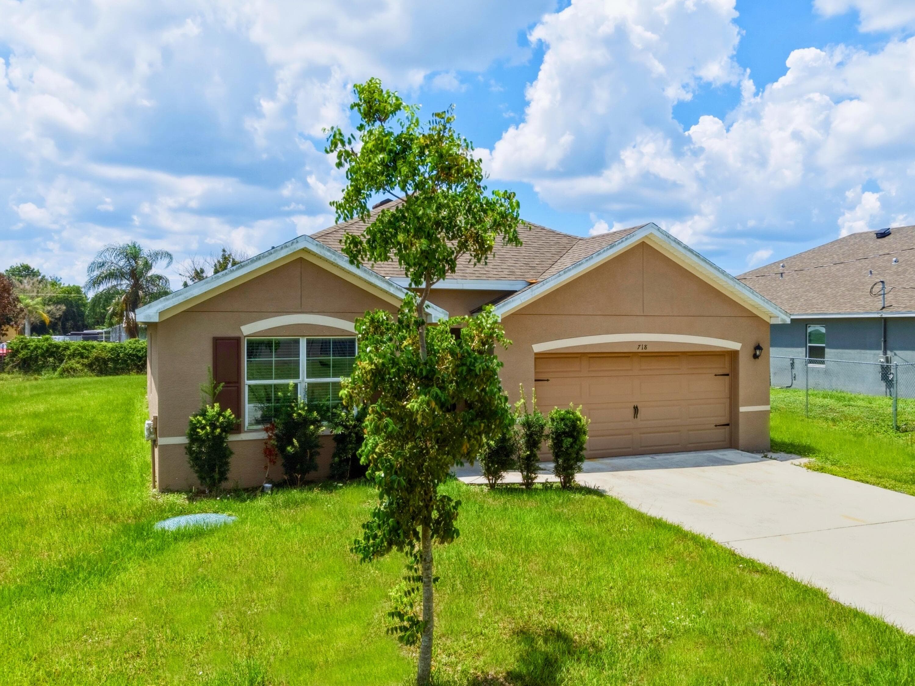 718 Crean Port St. Lucie FL 34953 — thumbnail 3 of 44