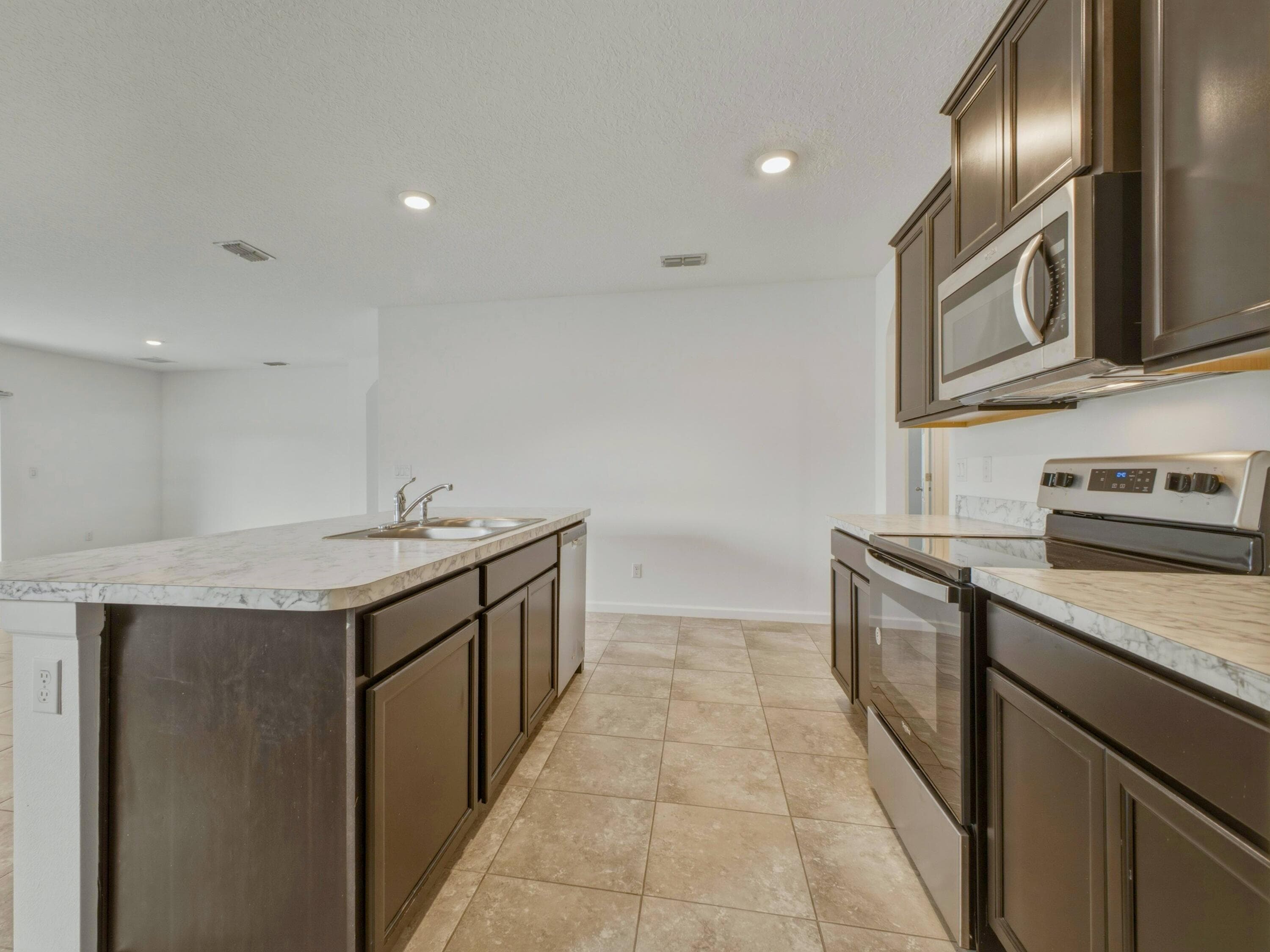 718 Crean Port St. Lucie FL 34953 — thumbnail 8 of 44
