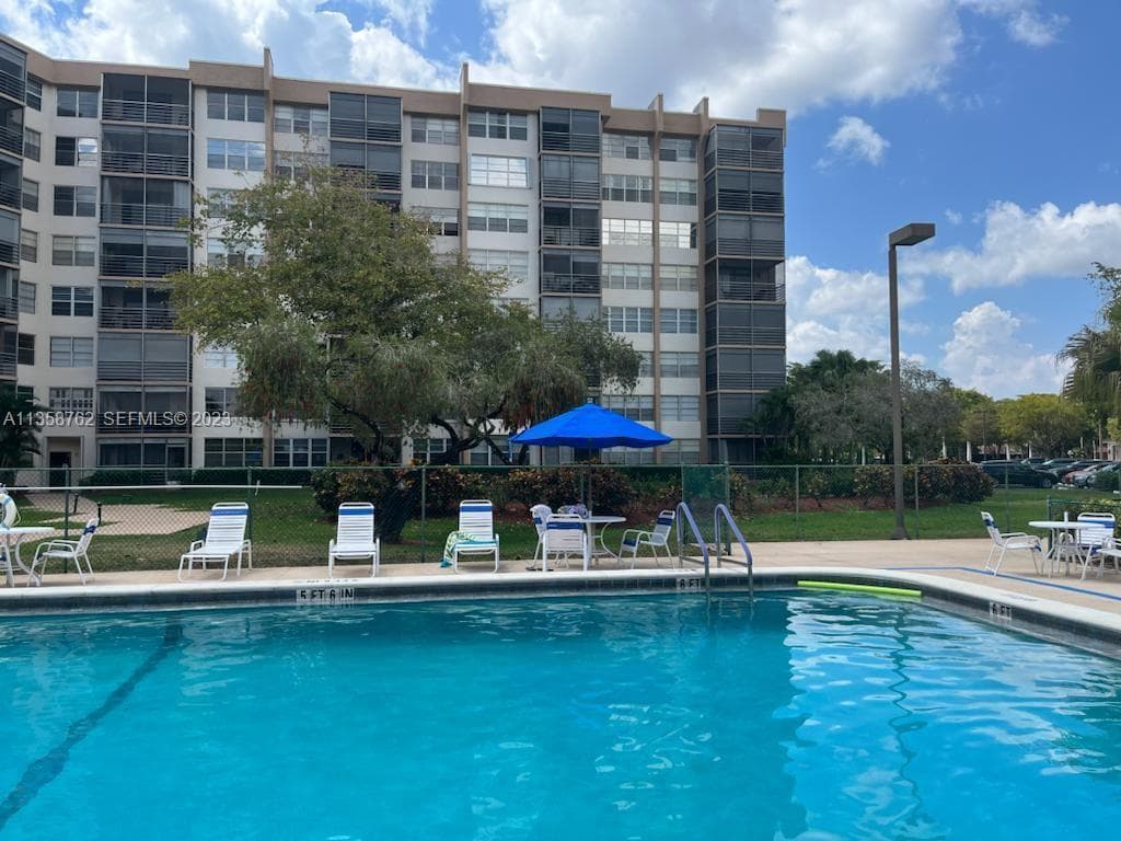 1300 Saint Charles #L19 Pembroke Pines FL 33026 — thumbnail 3 of 17