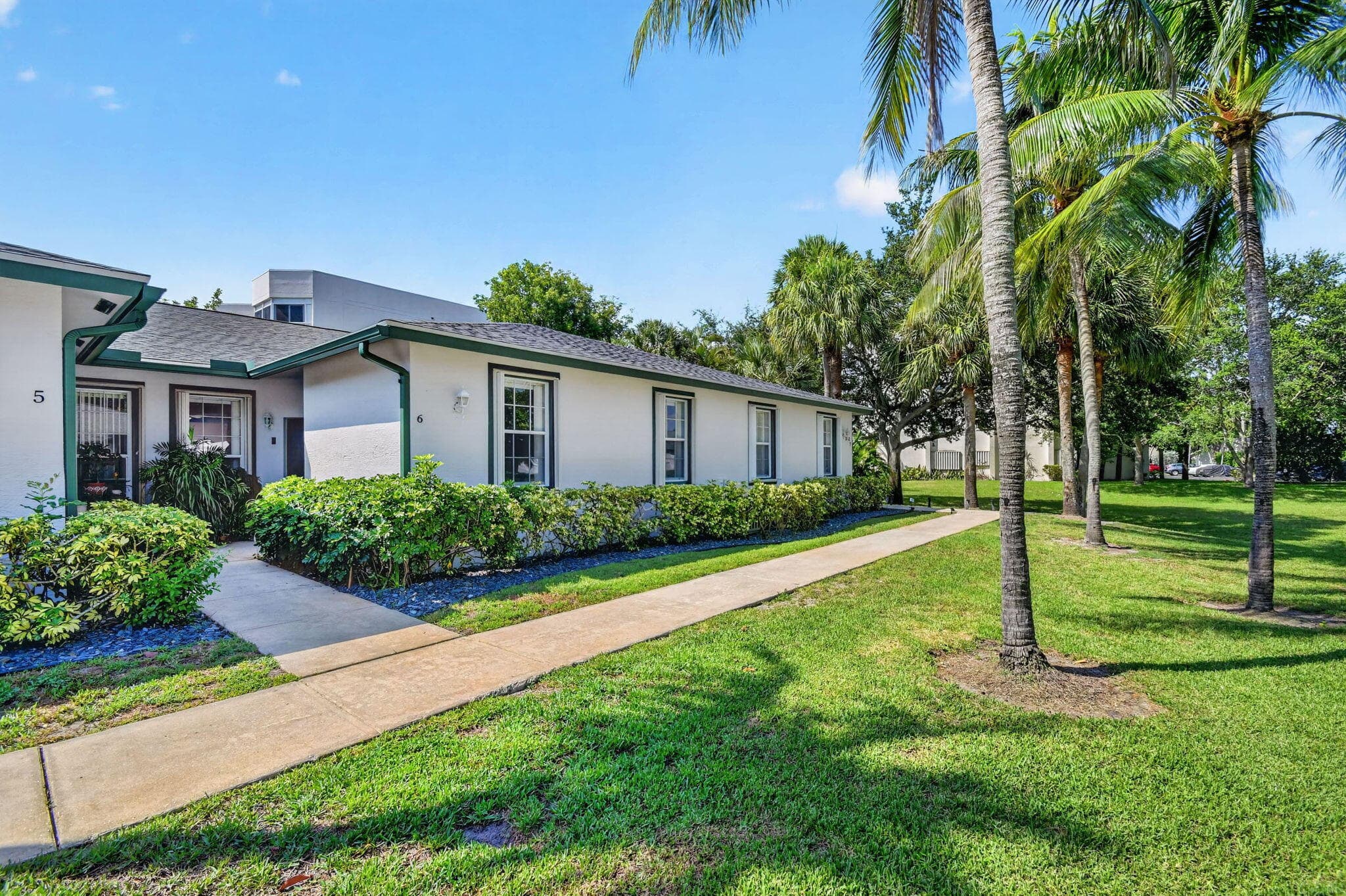 3162 Via Poinciana #6 Lake Worth FL 33467 — thumbnail 5 of 47