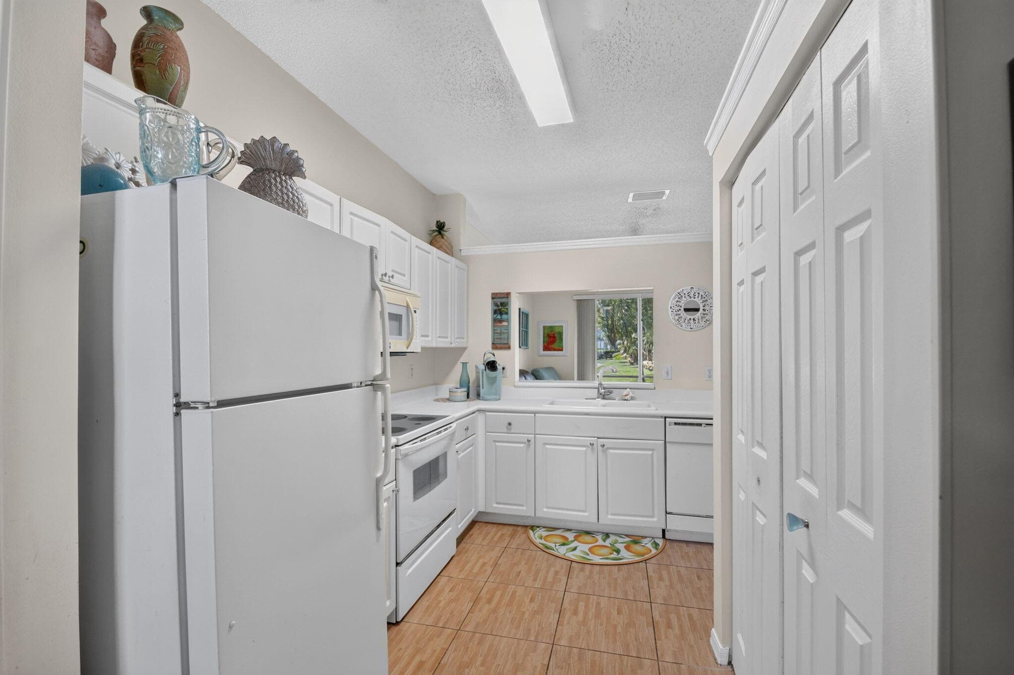 3162 Via Poinciana #6 Lake Worth FL 33467 — thumbnail 16 of 47