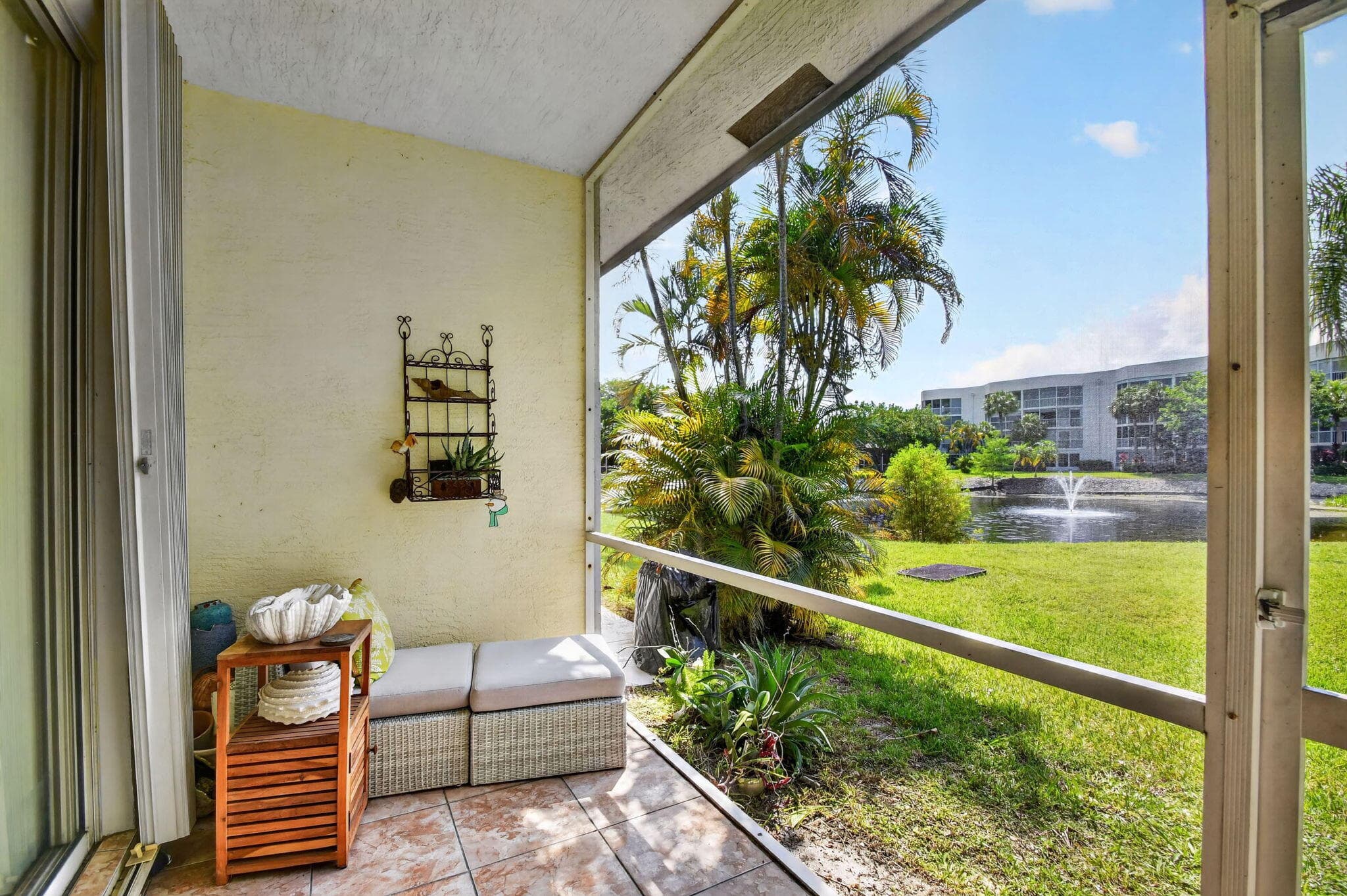 3162 Via Poinciana #6 Lake Worth FL 33467 — thumbnail 36 of 47