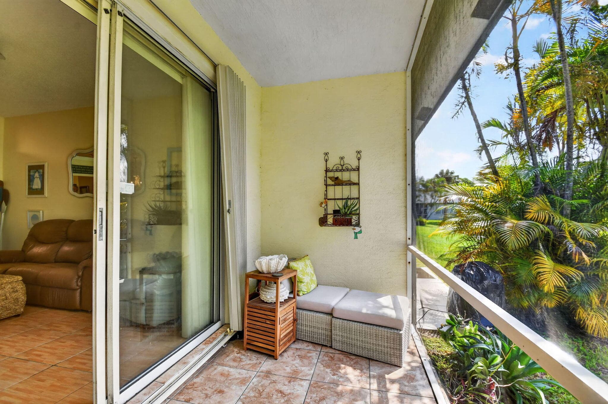 3162 Via Poinciana #6 Lake Worth FL 33467 — thumbnail 37 of 47