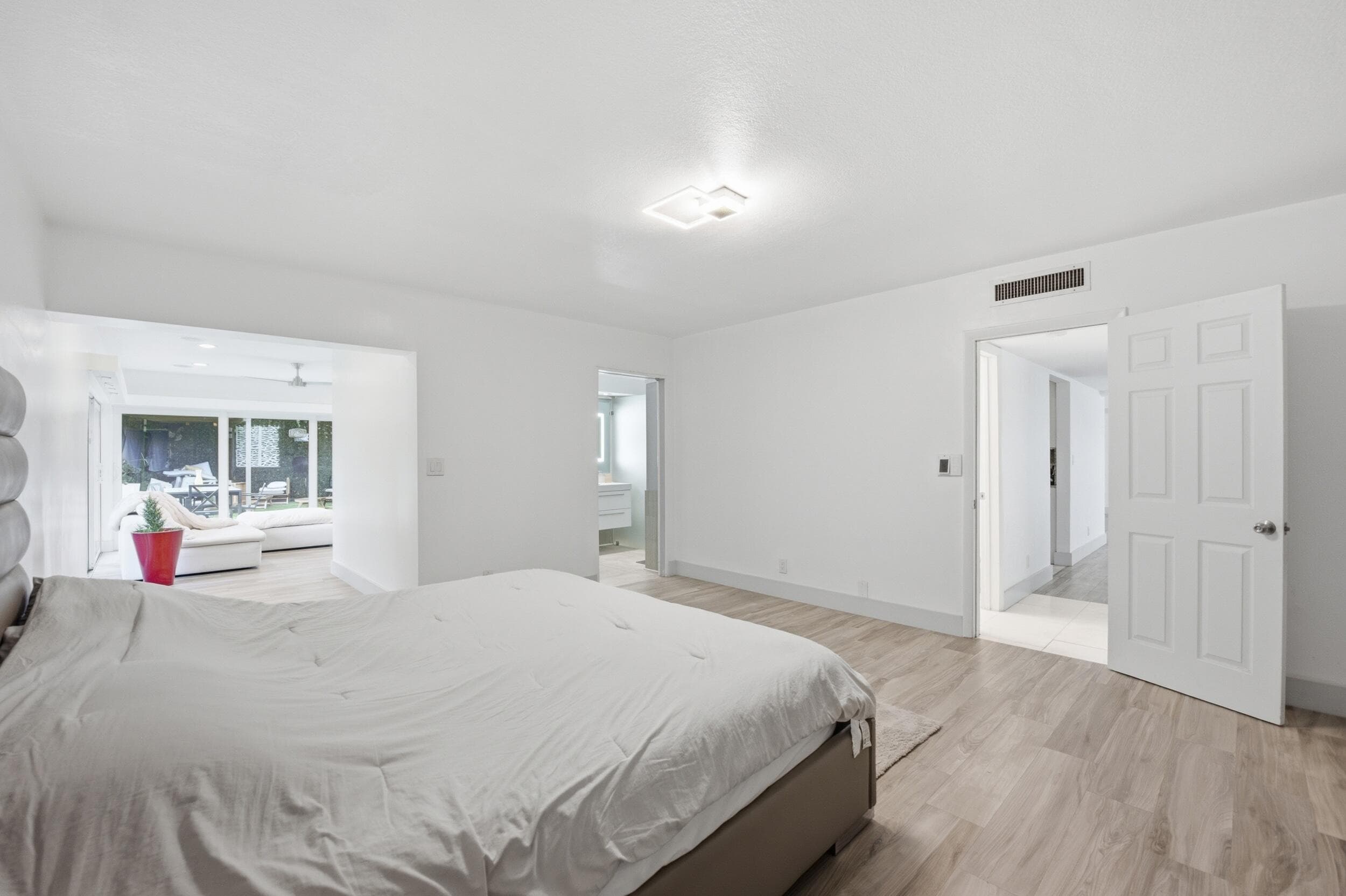 4400 Queen Palm Tamarac FL 33319 — thumbnail 27 of 50