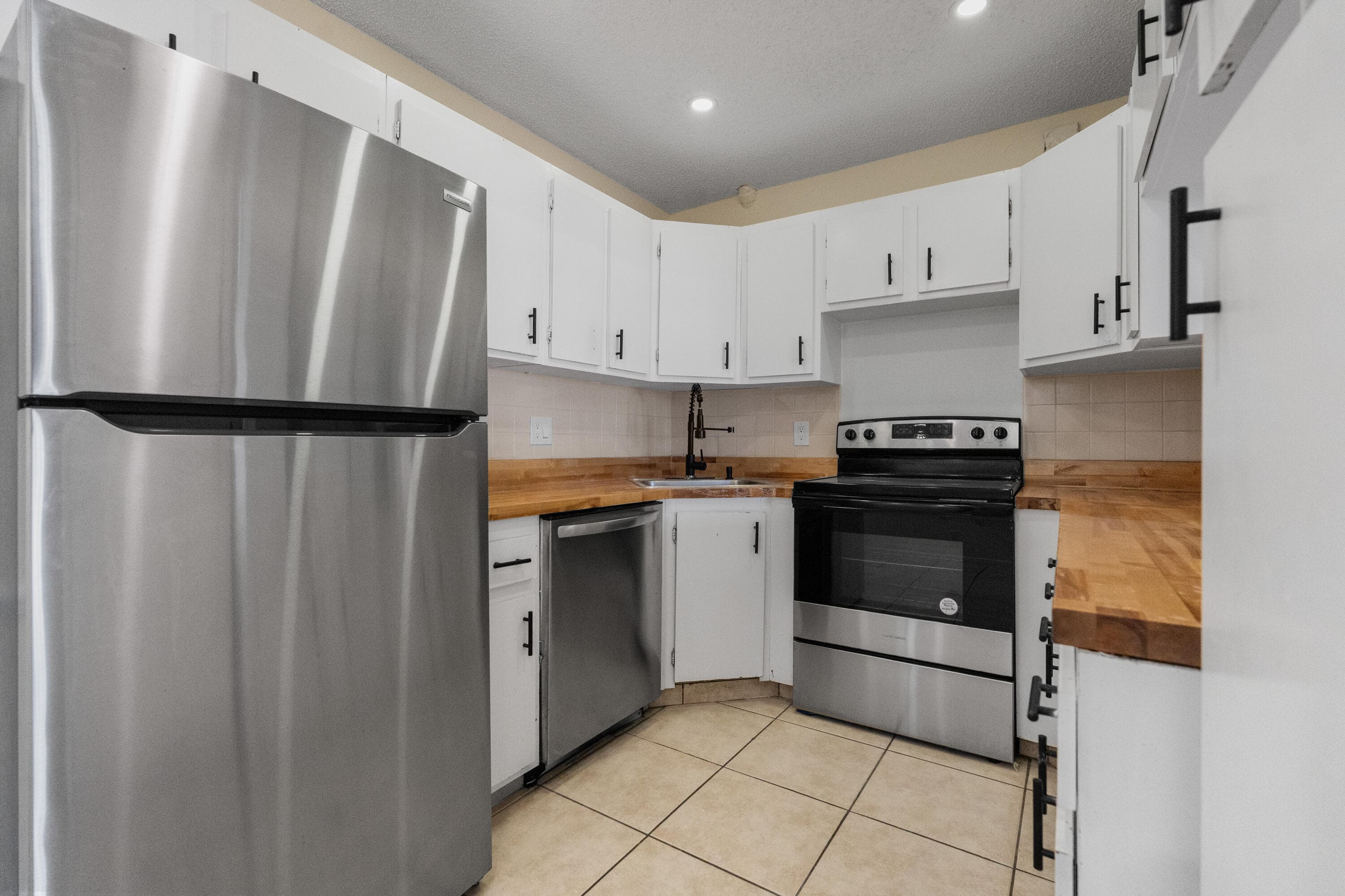 706 Sunny Pine #E2 Greenacres FL 33415 — thumbnail 9 of 43