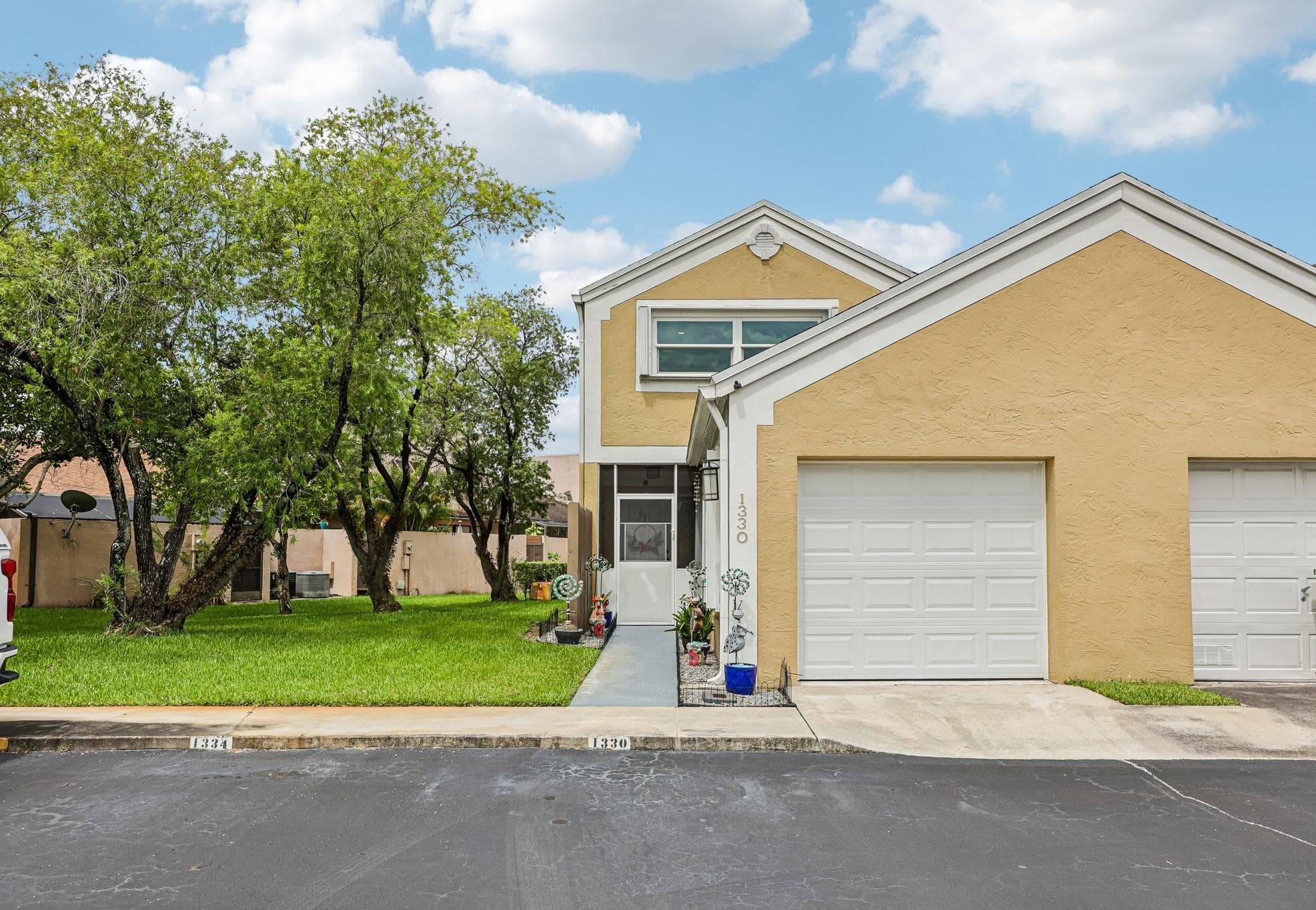 1330 123rd Pembroke Pines FL 33026 — thumbnail 3 of 51