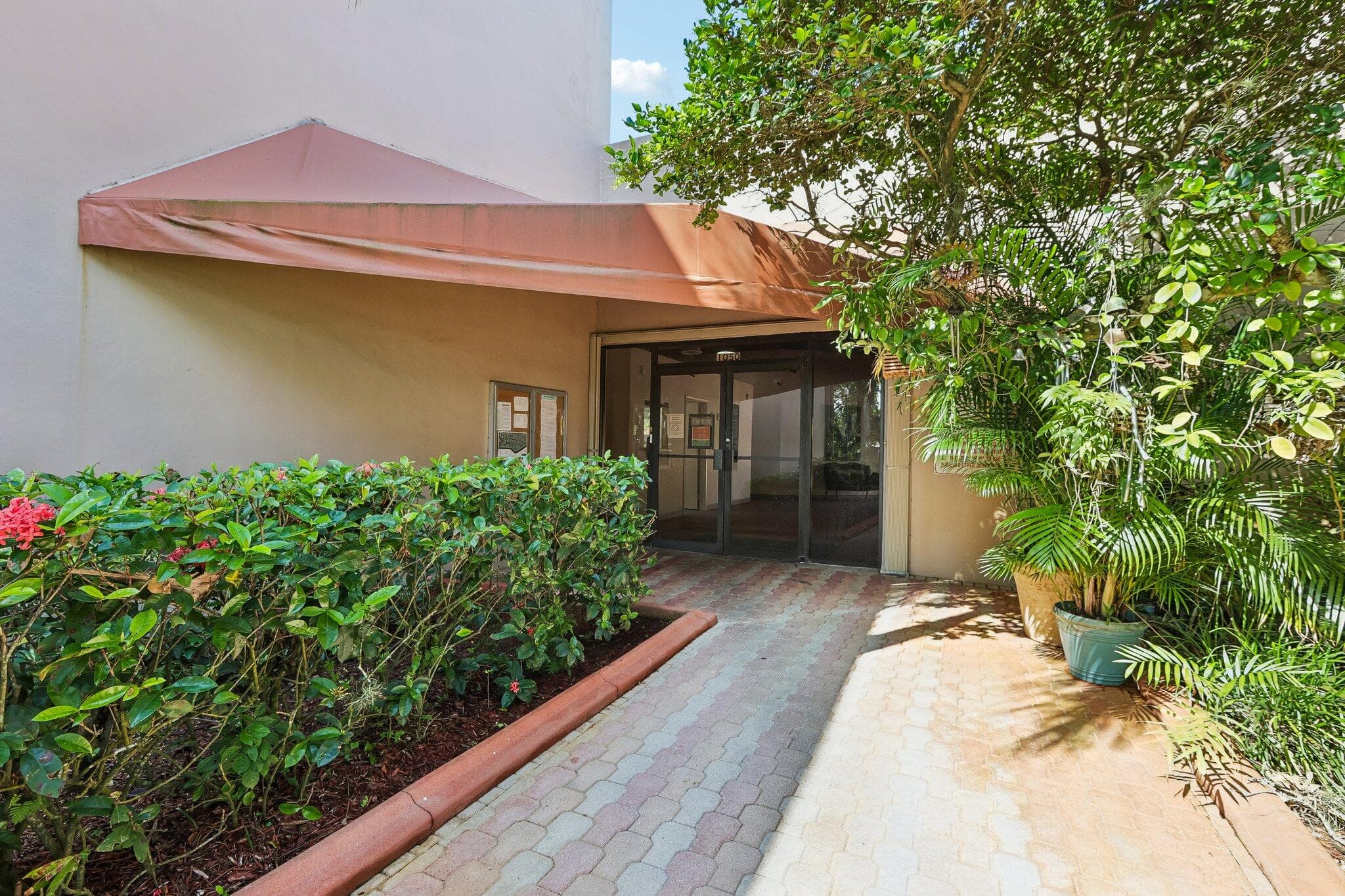 1330 123rd Pembroke Pines FL 33026 — thumbnail 34 of 51