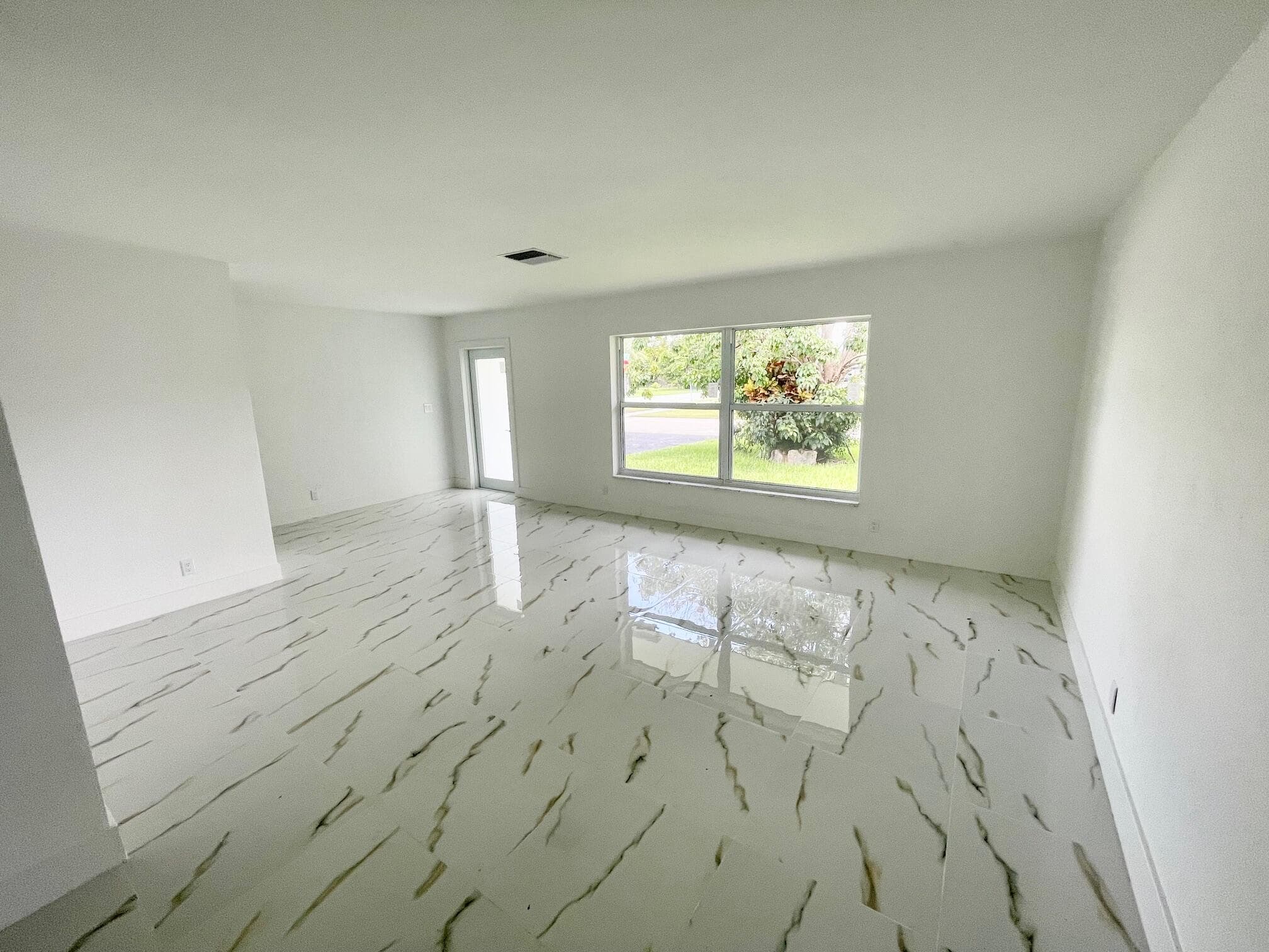 6606 95th Tamarac FL 33321 — thumbnail 4 of 22