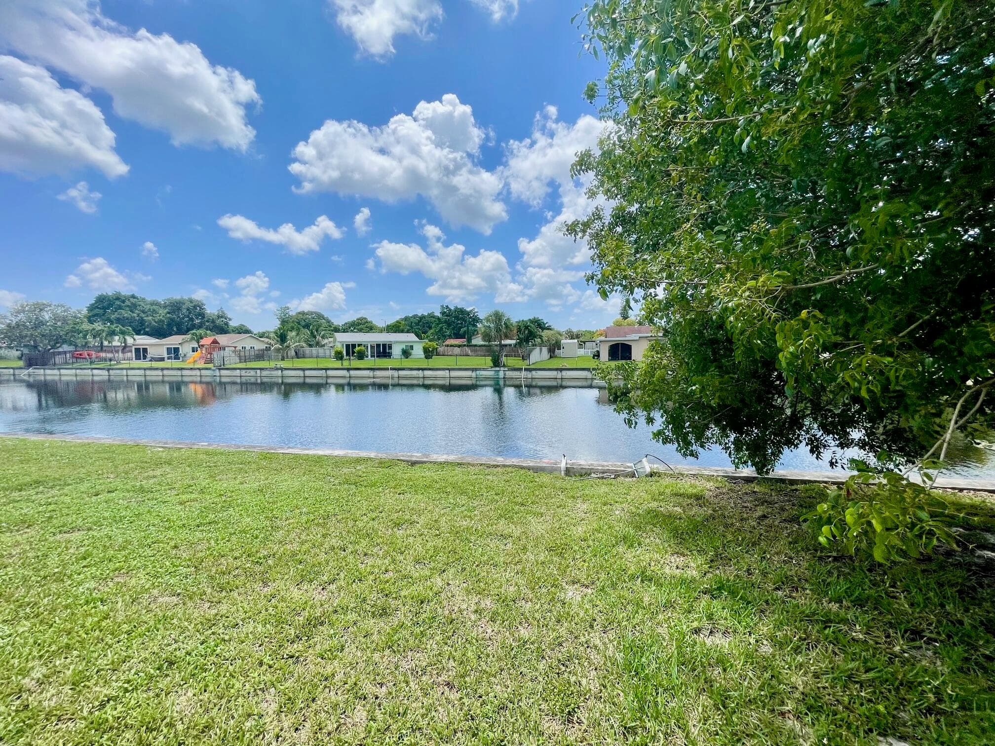 6606 95th Tamarac FL 33321 — thumbnail 3 of 22
