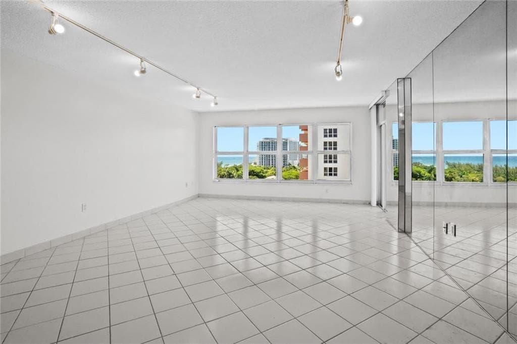 3000 Sunrise #12e Fort Lauderdale FL 33304 — thumbnail 14 of 28