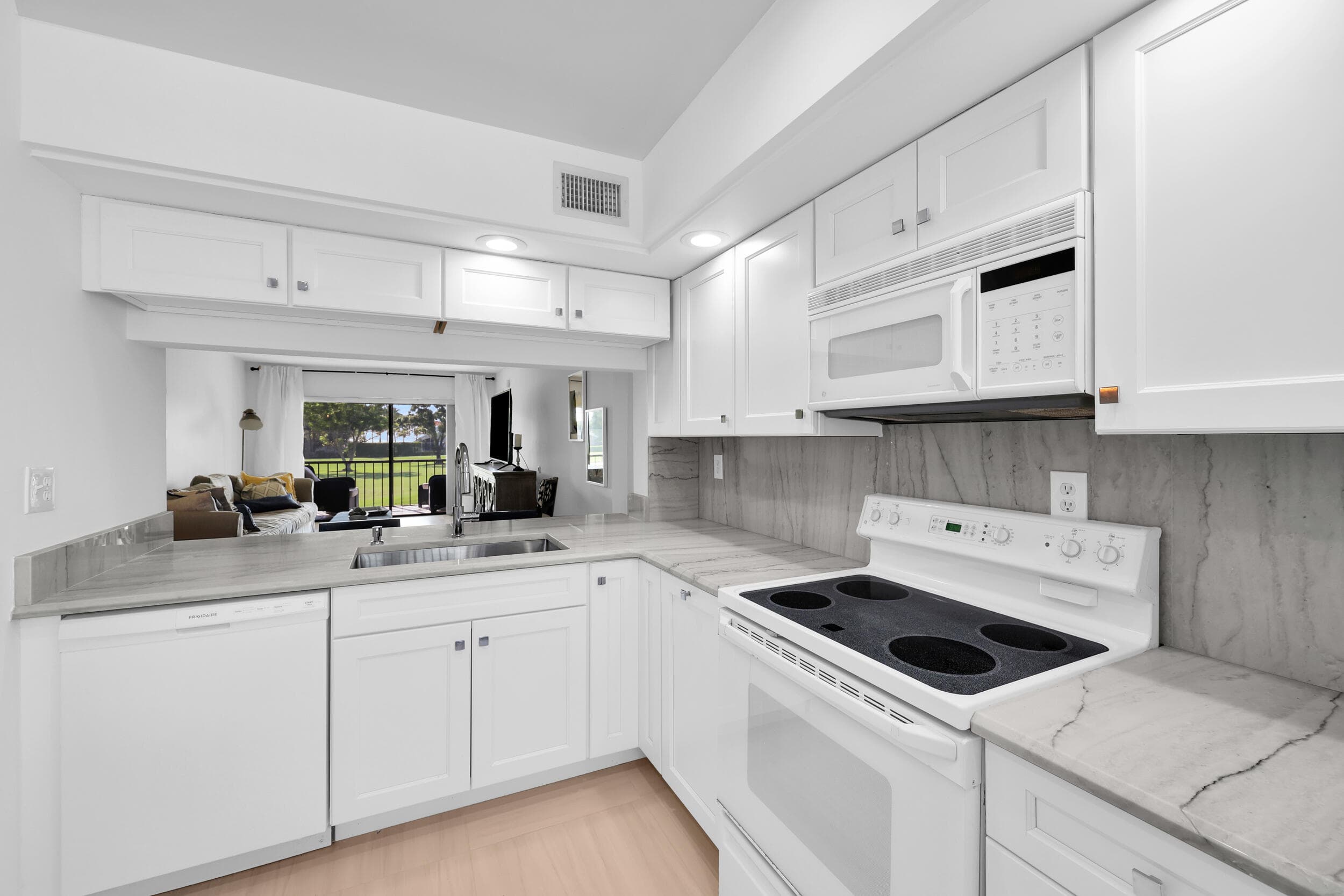 12962 Briarlake #202 West Palm Beach FL 33418 — thumbnail 10 of 27