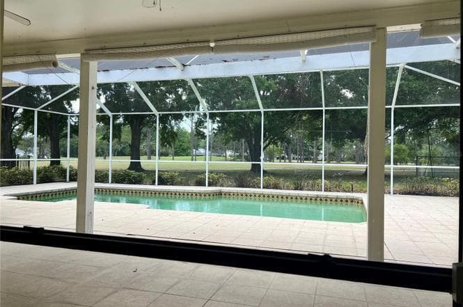 3913 Northampton Tampa FL 33618 — thumbnail 2 of 18