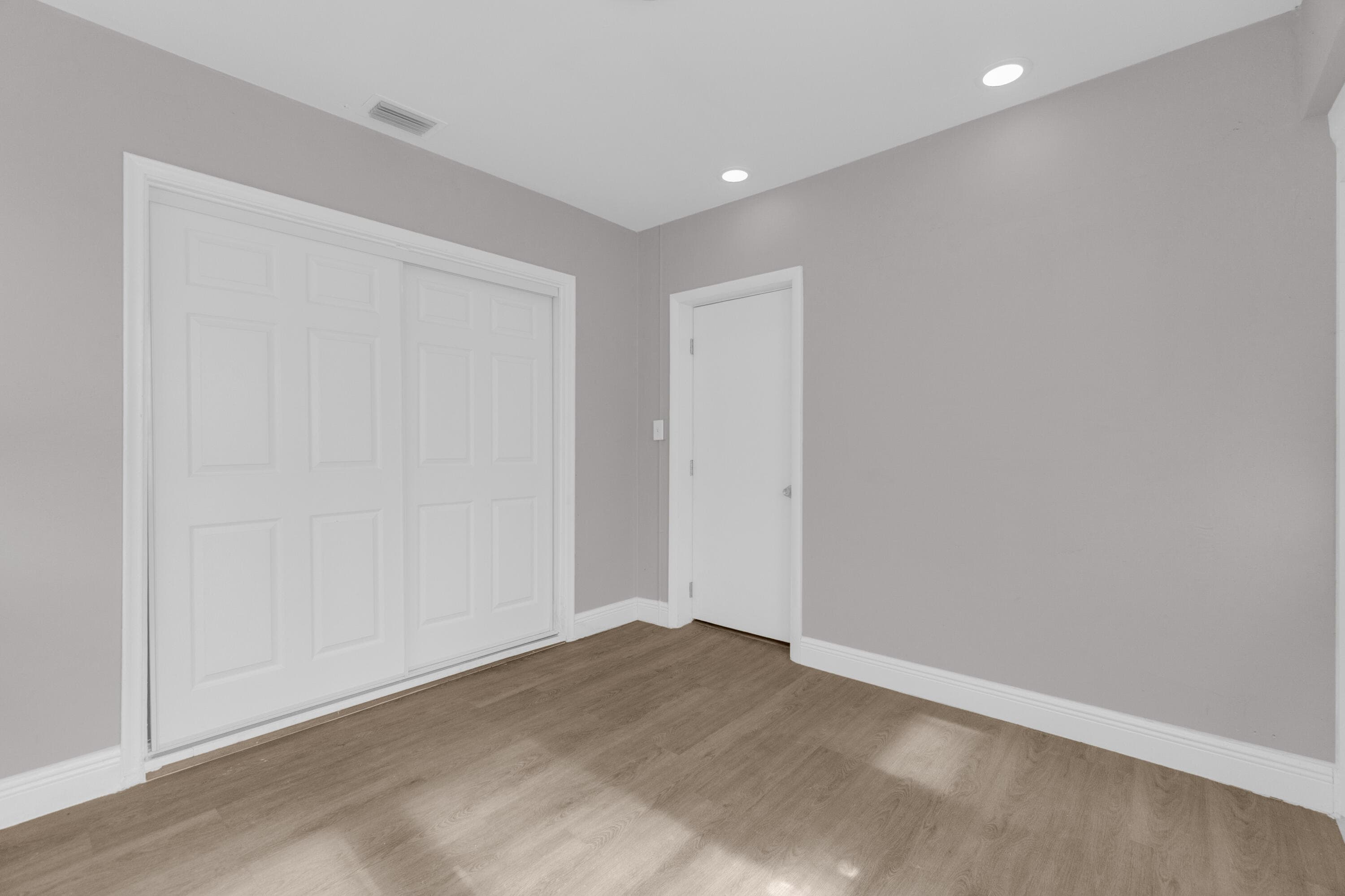 3240 Sheridan #117 Hollywood FL 33021 — thumbnail 33 of 44