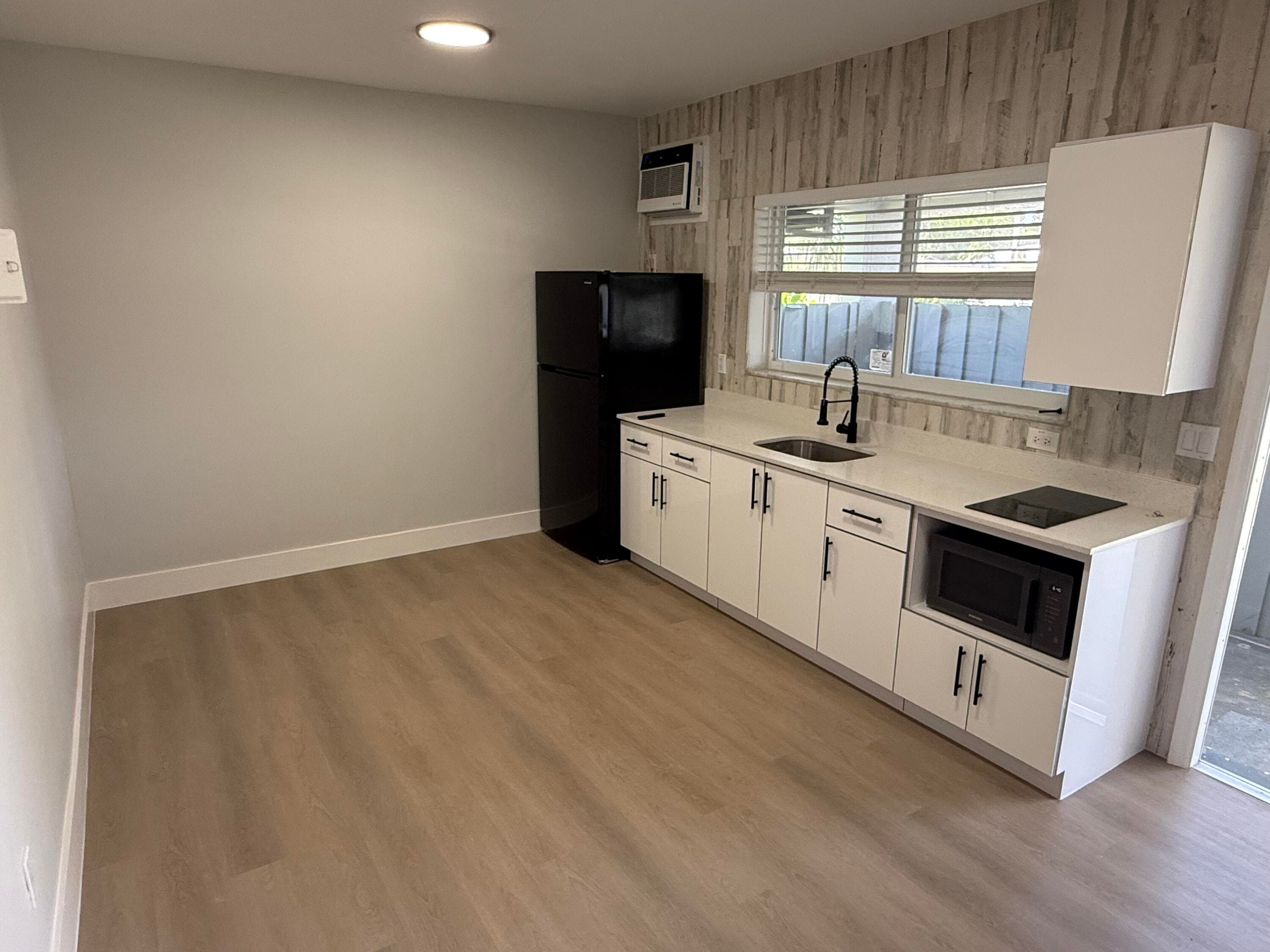 720 7th #4 Hallandale Beach FL 33009 — thumbnail 3 of 26