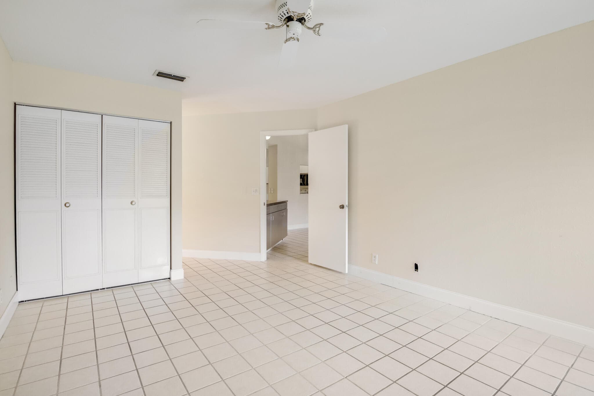 3340 Lucerne Park Greenacres FL 33467 — thumbnail 11 of 12