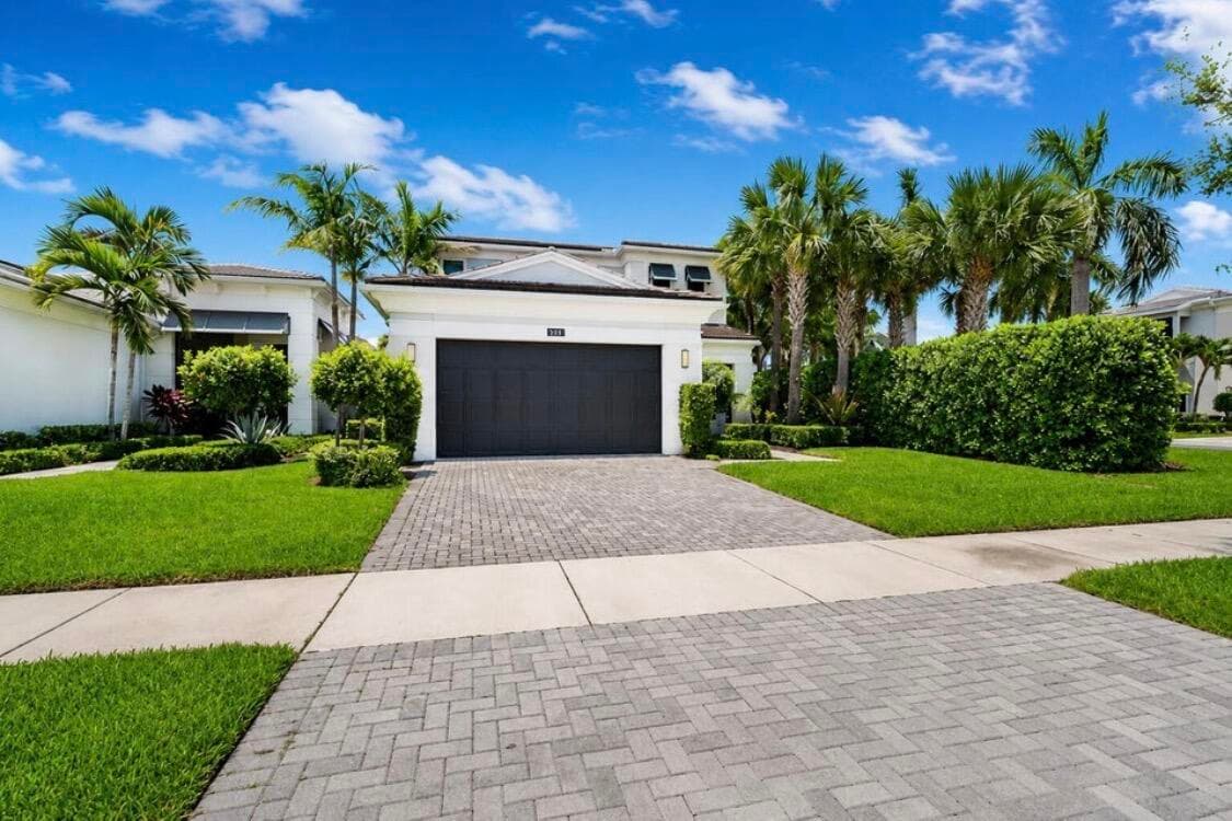 5603 Delacroix Palm Beach Gardens FL 33418 — thumbnail 4 of 56
