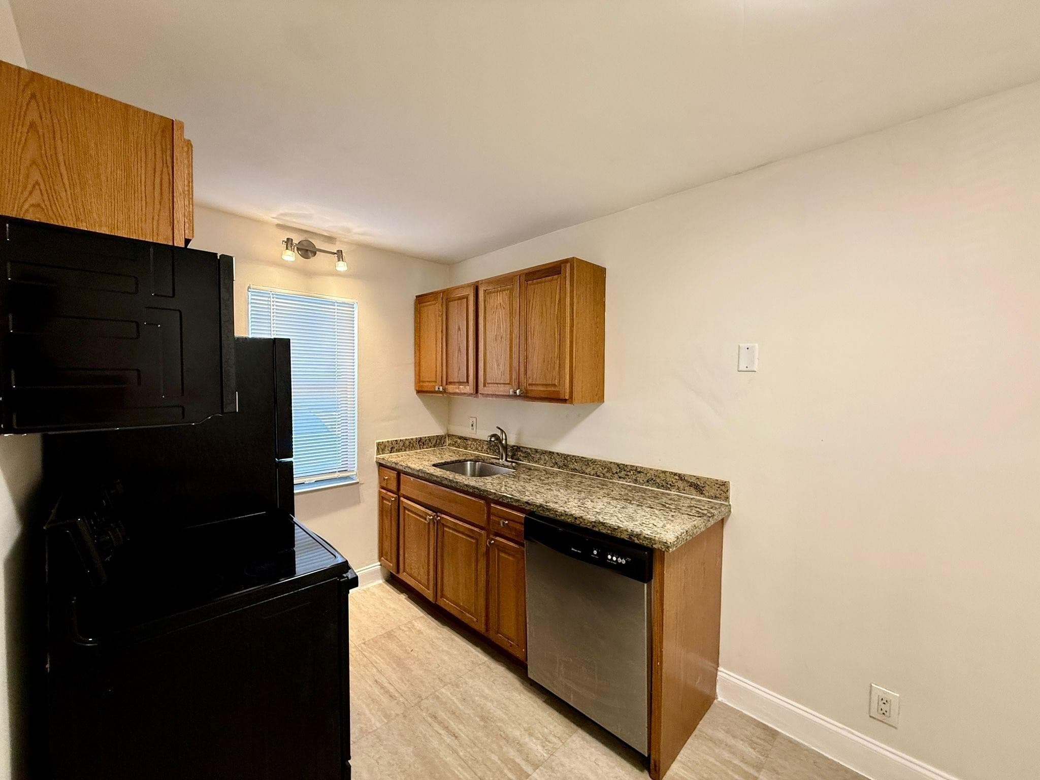 607 29th #22 Wilton Manors FL 33334 — thumbnail 3 of 15