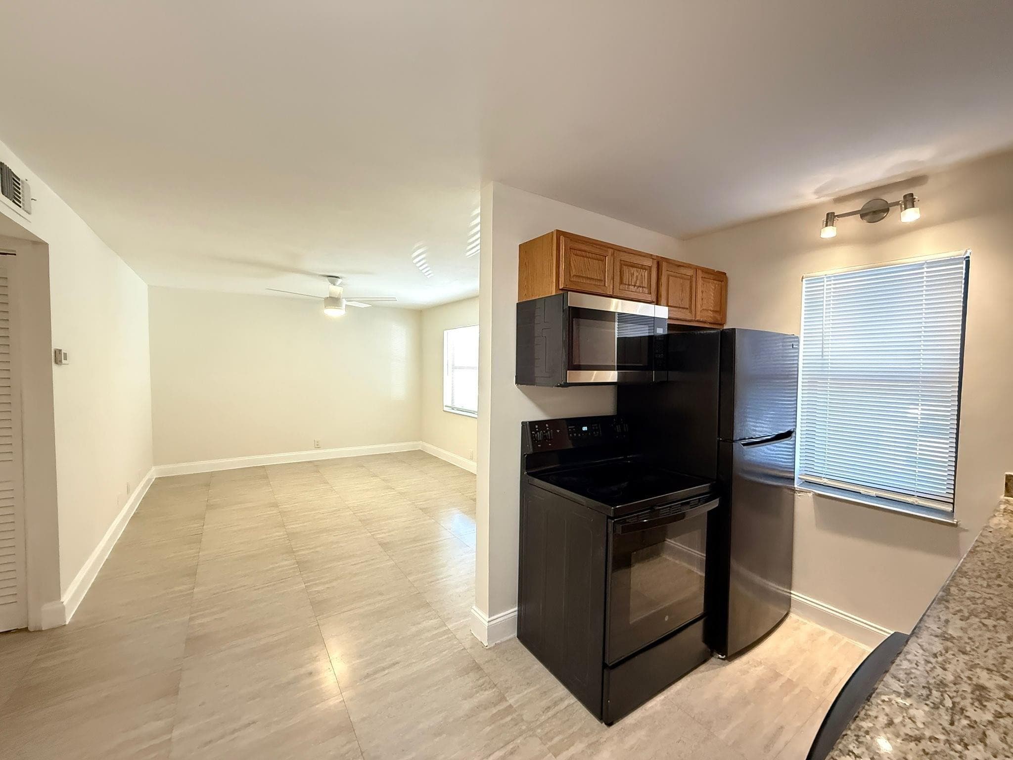 607 29th #22 Wilton Manors FL 33334 — thumbnail 4 of 15