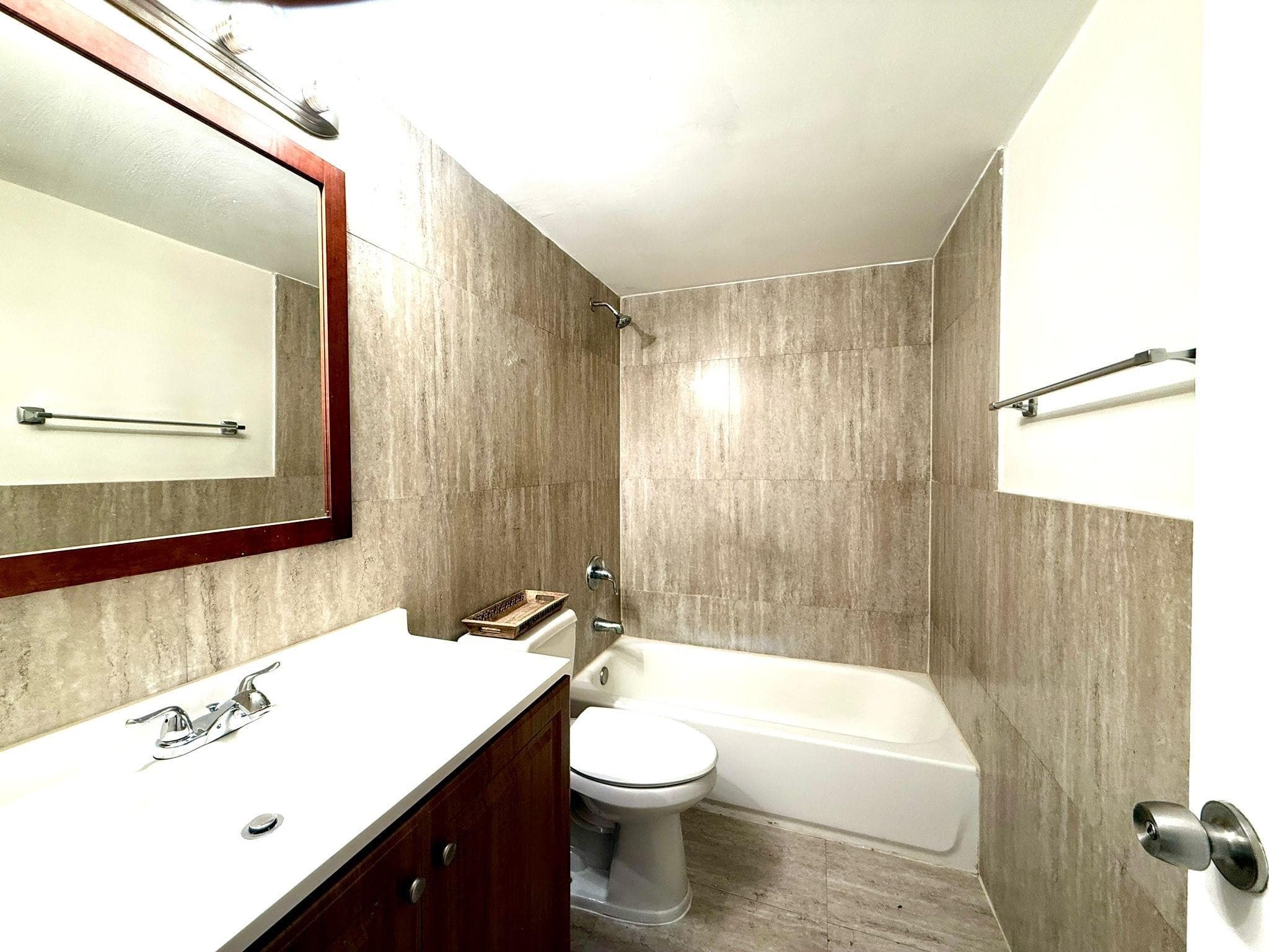 607 29th #22 Wilton Manors FL 33334 — thumbnail 8 of 15