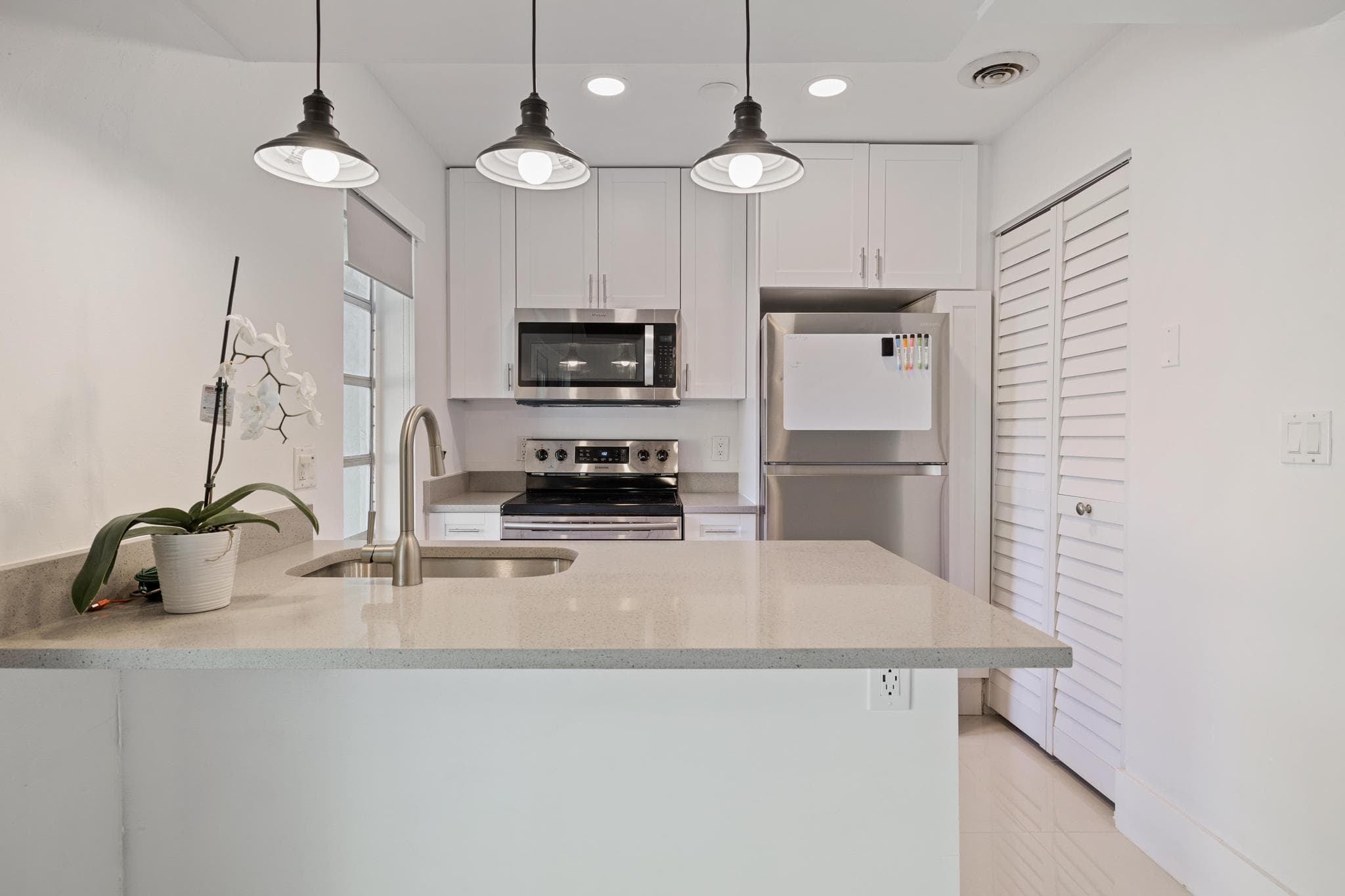 410 13th #2 Fort Lauderdale FL 33316 — thumbnail 3 of 13
