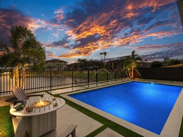 Listed by Luxe Properties - Single Family — photo 1
