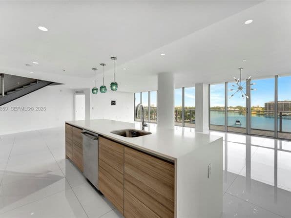 Listed by Compass Florida, LLC - CONDO — photo 1