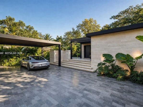 Listed by One Sotheby's International Realty - Single Family — photo 1