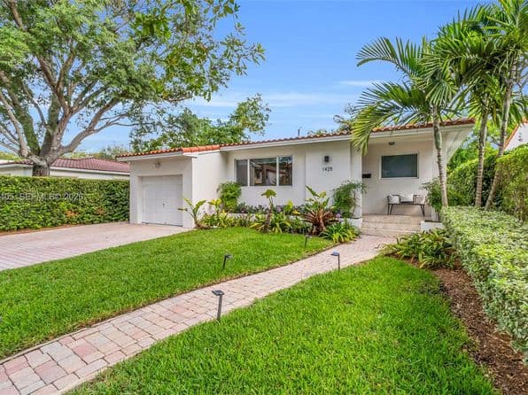 Listed by BHHS EWM Realty - Single Family — photo 1