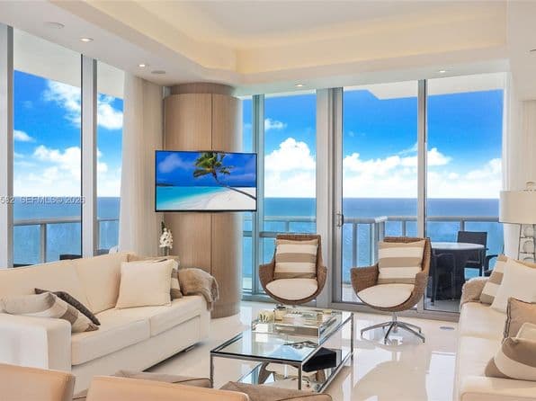 Listed by One Sotheby's International Realty - CONDO — photo 1