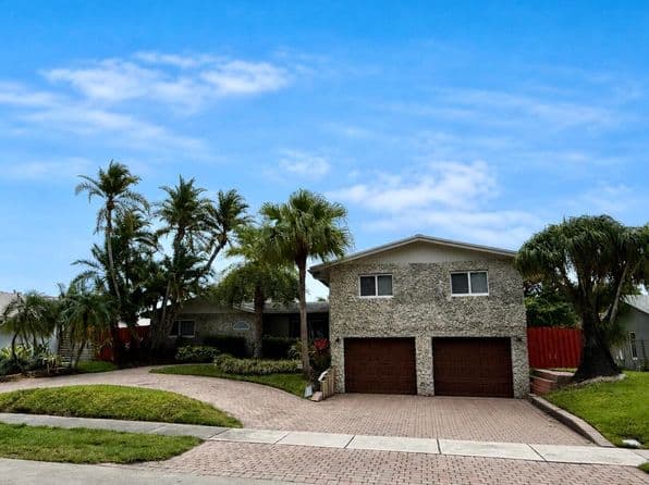 Listed by RE/MAX Select Group - Single Family — photo 1